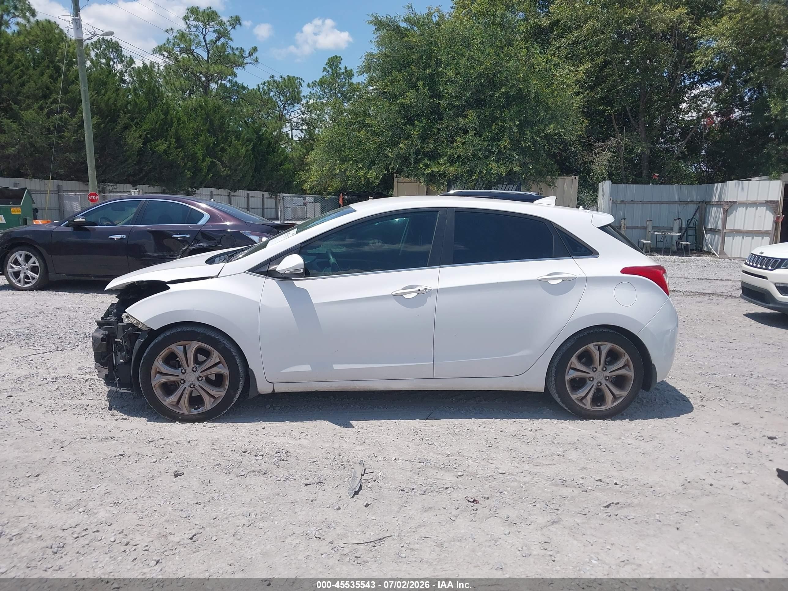 2014 Hyundai Elantra Gt White vin: KMHD35LHXEU164858