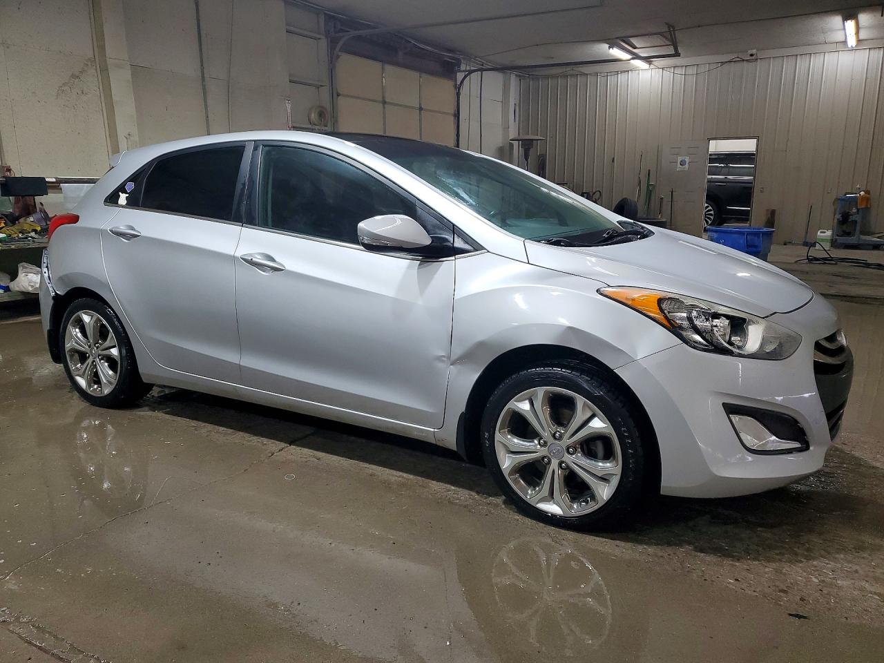 2014 Hyundai Elantra Gt Base Silver vin: KMHD35LHXEU174368