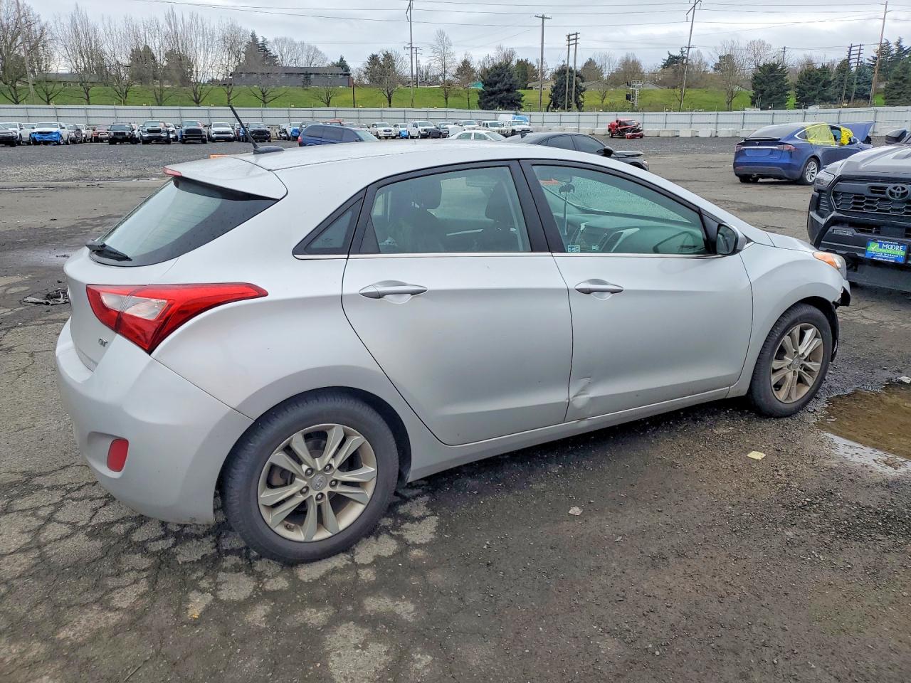 2014 Hyundai Elantra Gt Base Silver vin: KMHD35LHXEU201472