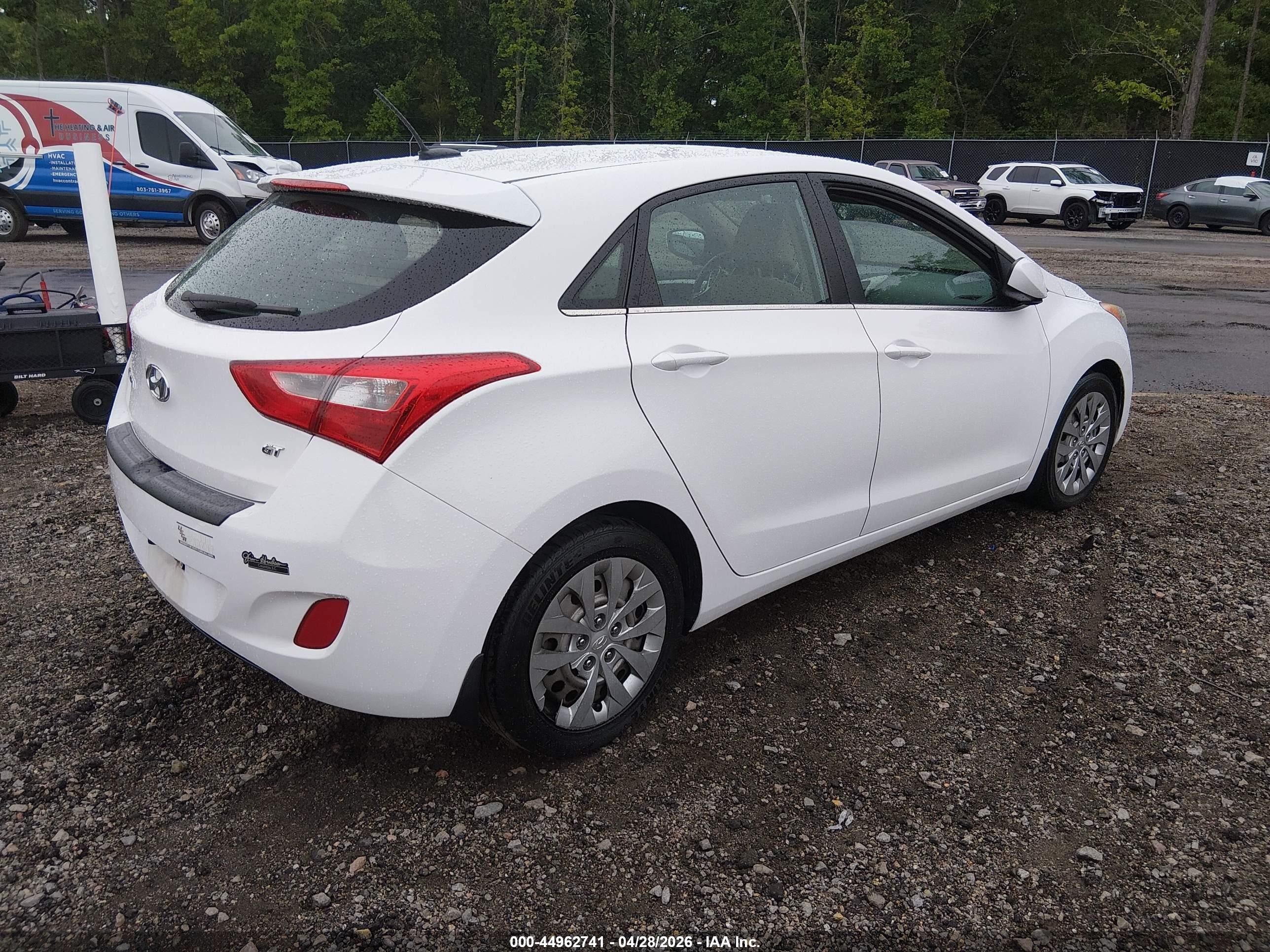 2016 Hyundai Elantra Gt   White vin: KMHD35LHXGU269600