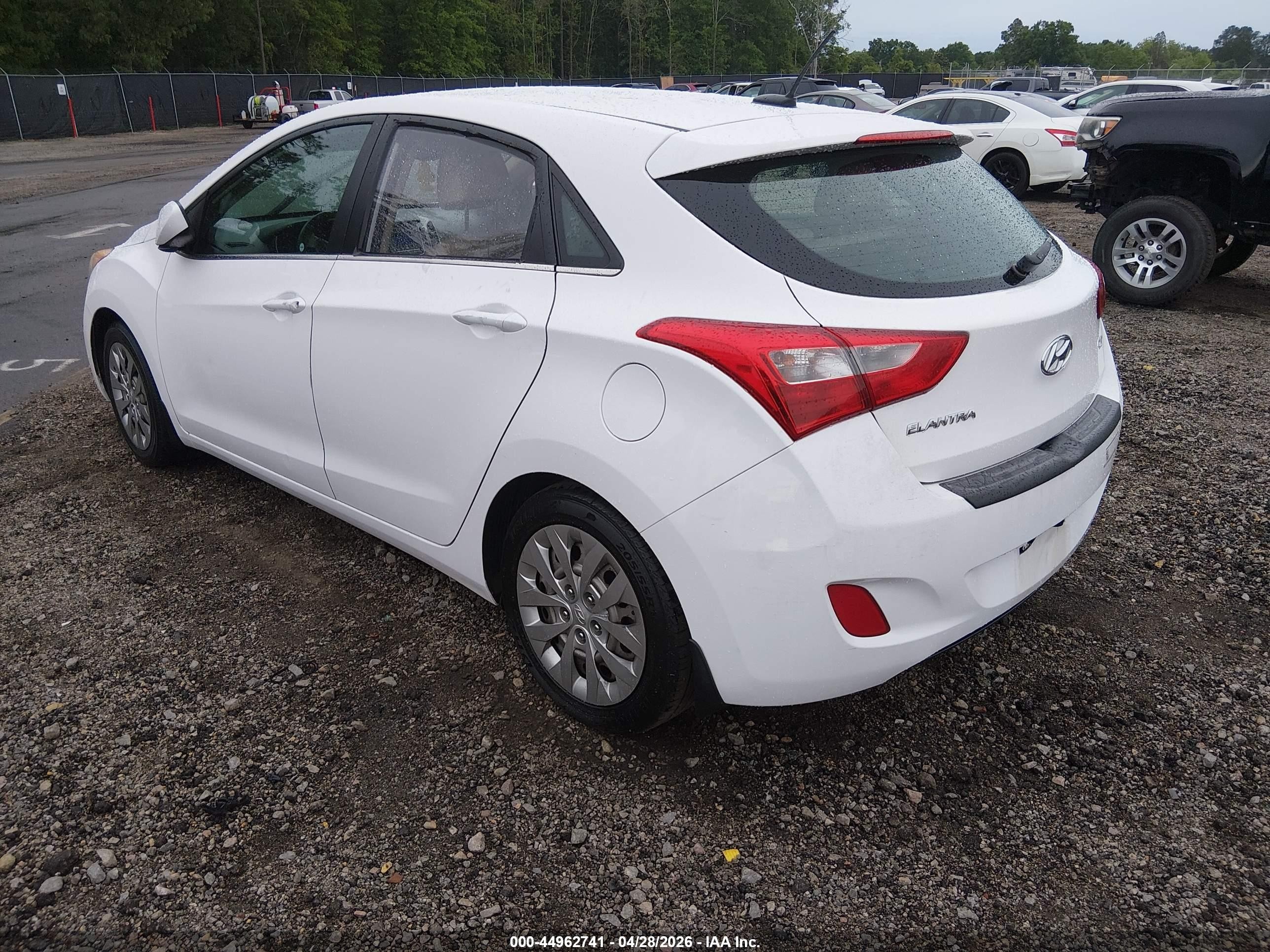 2016 Hyundai Elantra Gt   White vin: KMHD35LHXGU269600