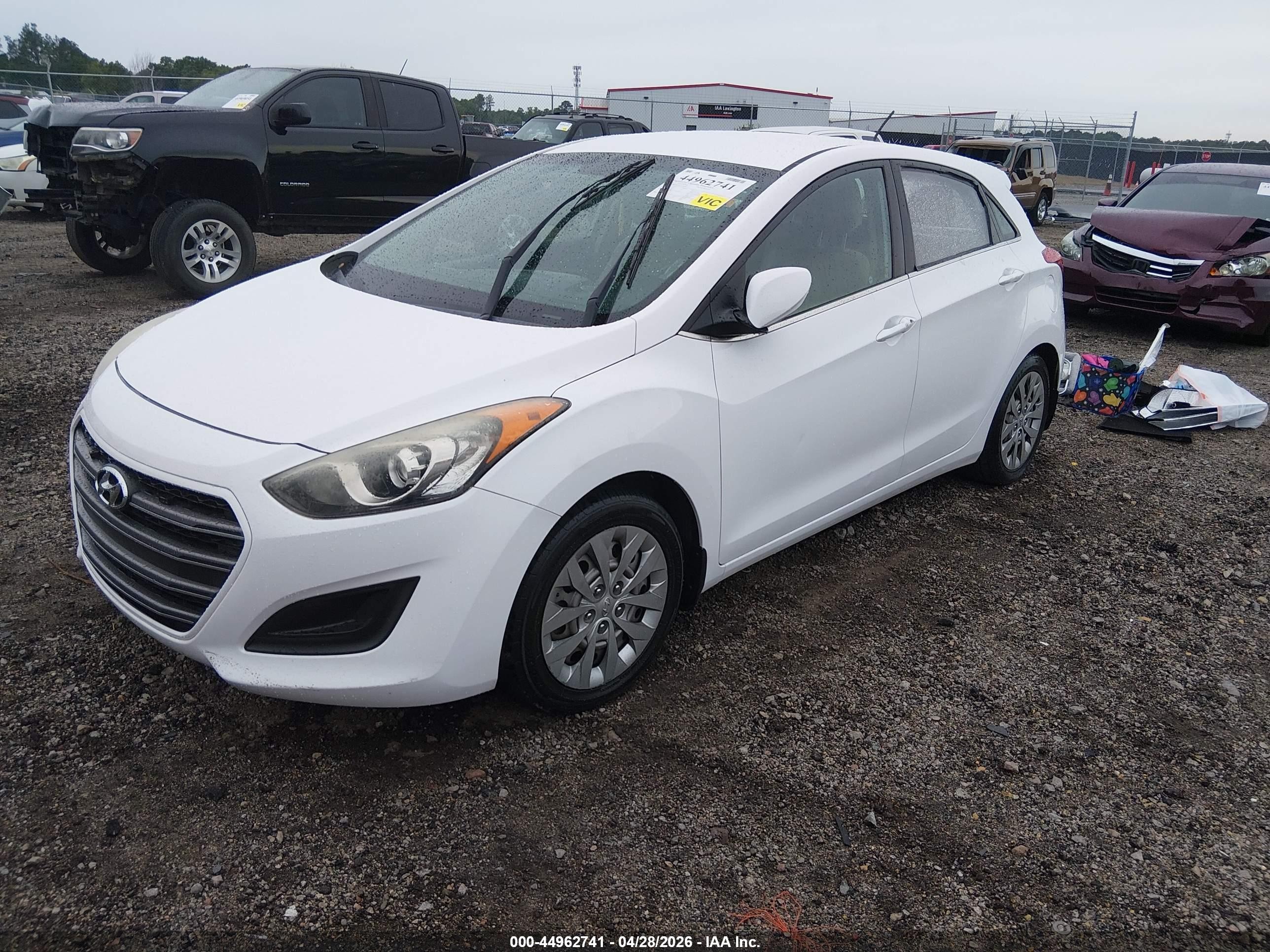 2016 Hyundai Elantra Gt   White vin: KMHD35LHXGU269600