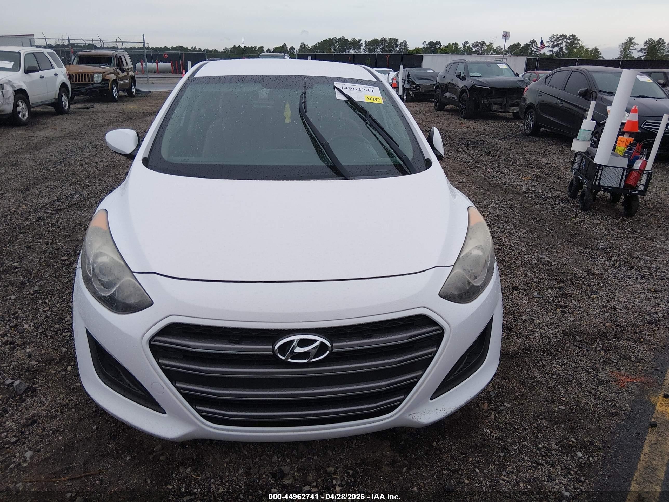 2016 Hyundai Elantra Gt   White vin: KMHD35LHXGU269600