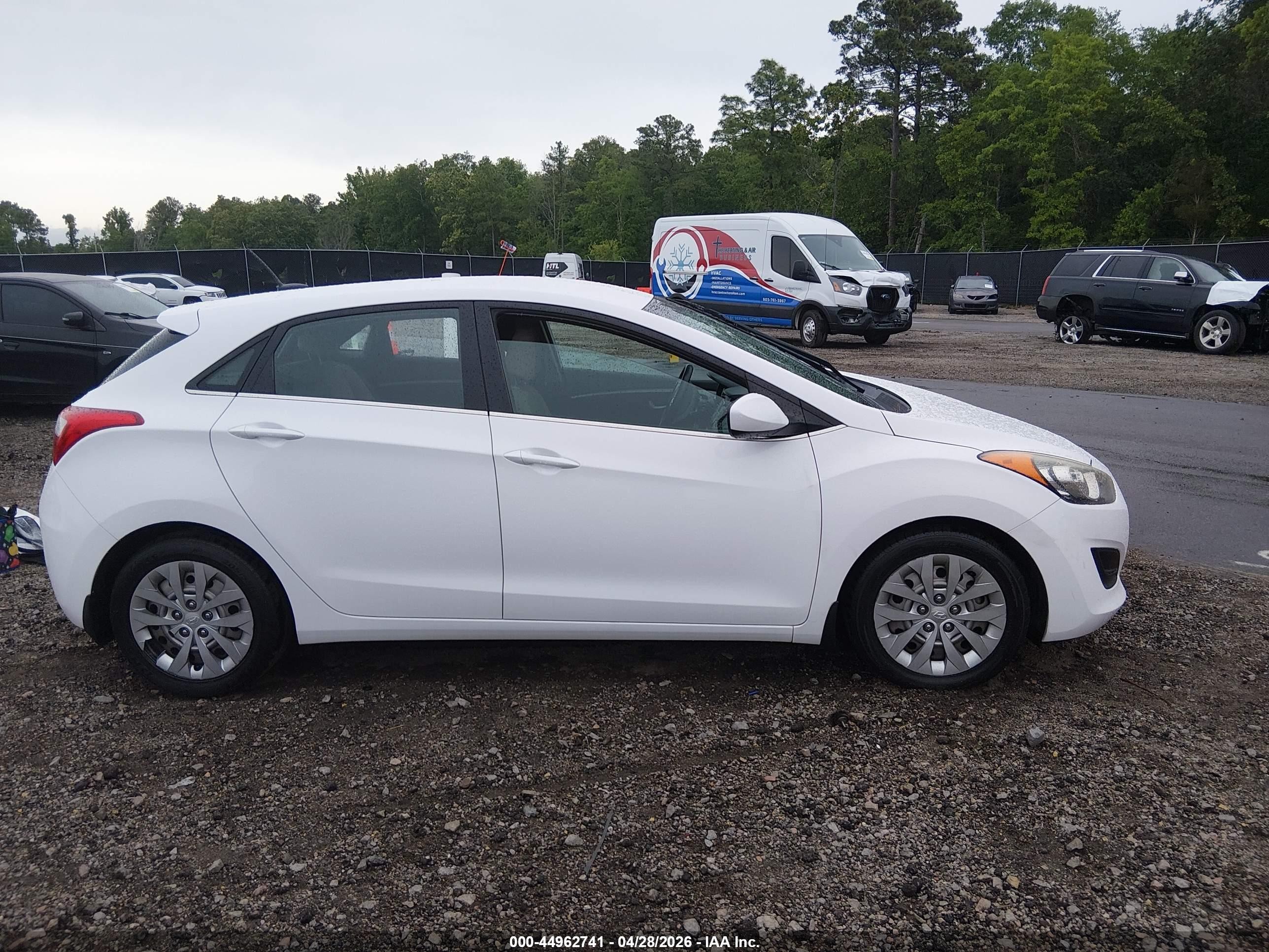 2016 Hyundai Elantra Gt   White vin: KMHD35LHXGU269600