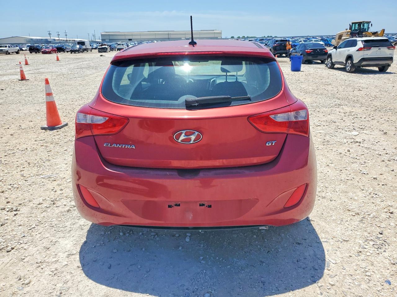 2017 Hyundai Elantra Gt Base Red vin: KMHD35LHXHU347164