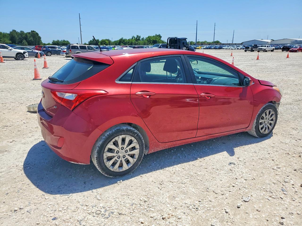2017 Hyundai Elantra Gt Base Red vin: KMHD35LHXHU347164