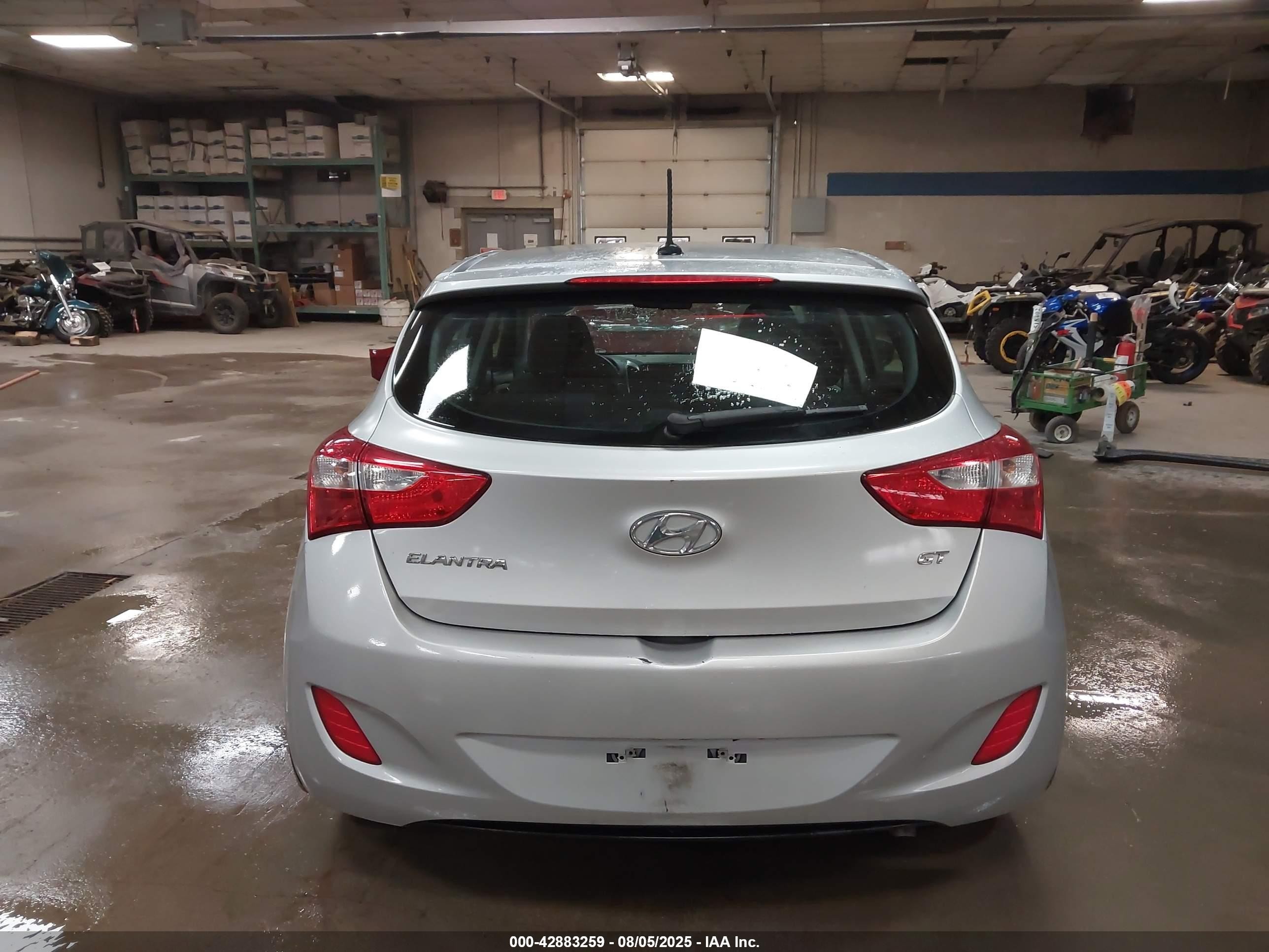 2017 Hyundai Elantra Gt   Серебряный vin: KMHD35LHXHU359864