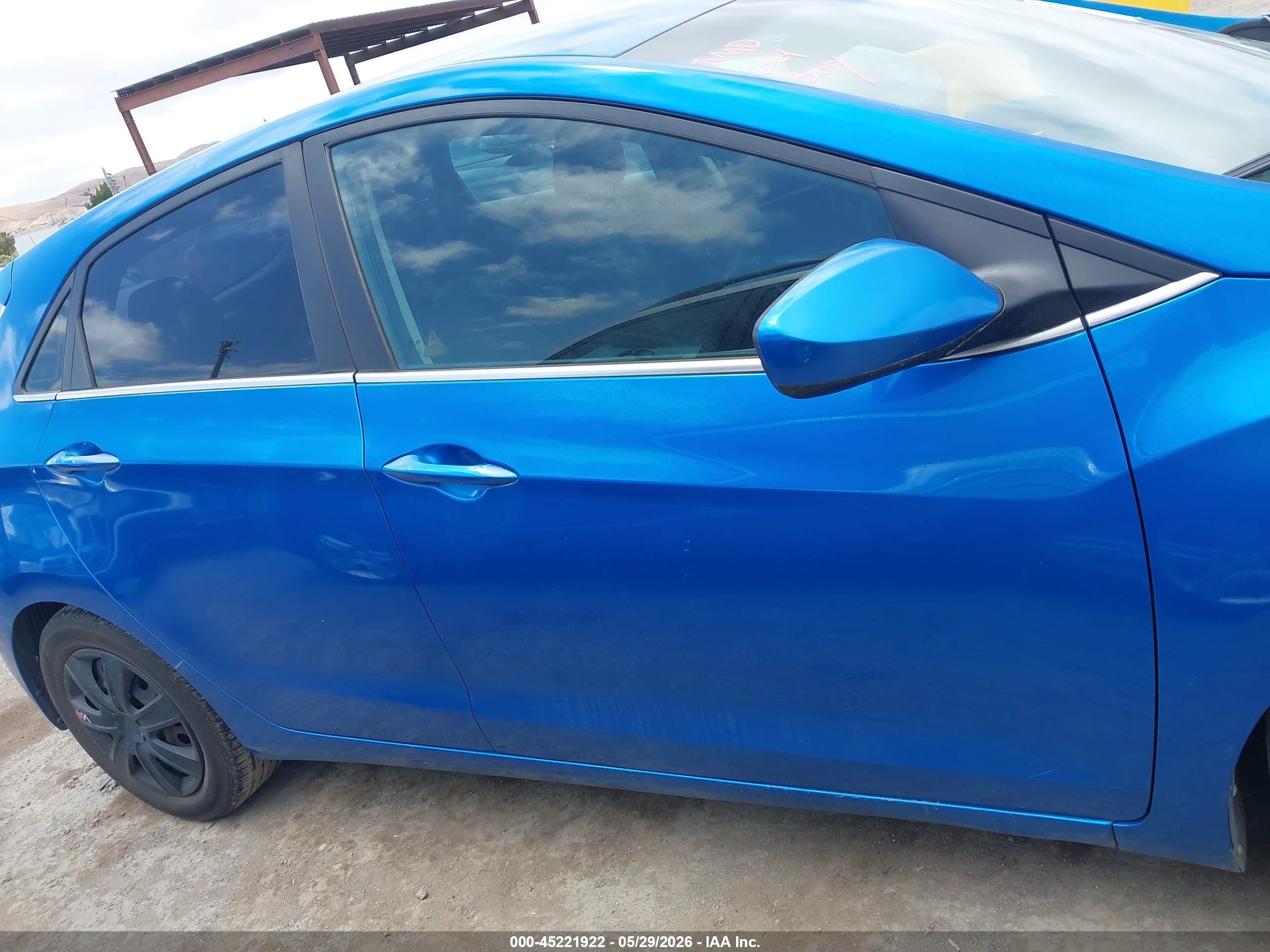2017 Hyundai Elantra Gt   Синий vin: KMHD35LHXHU361730