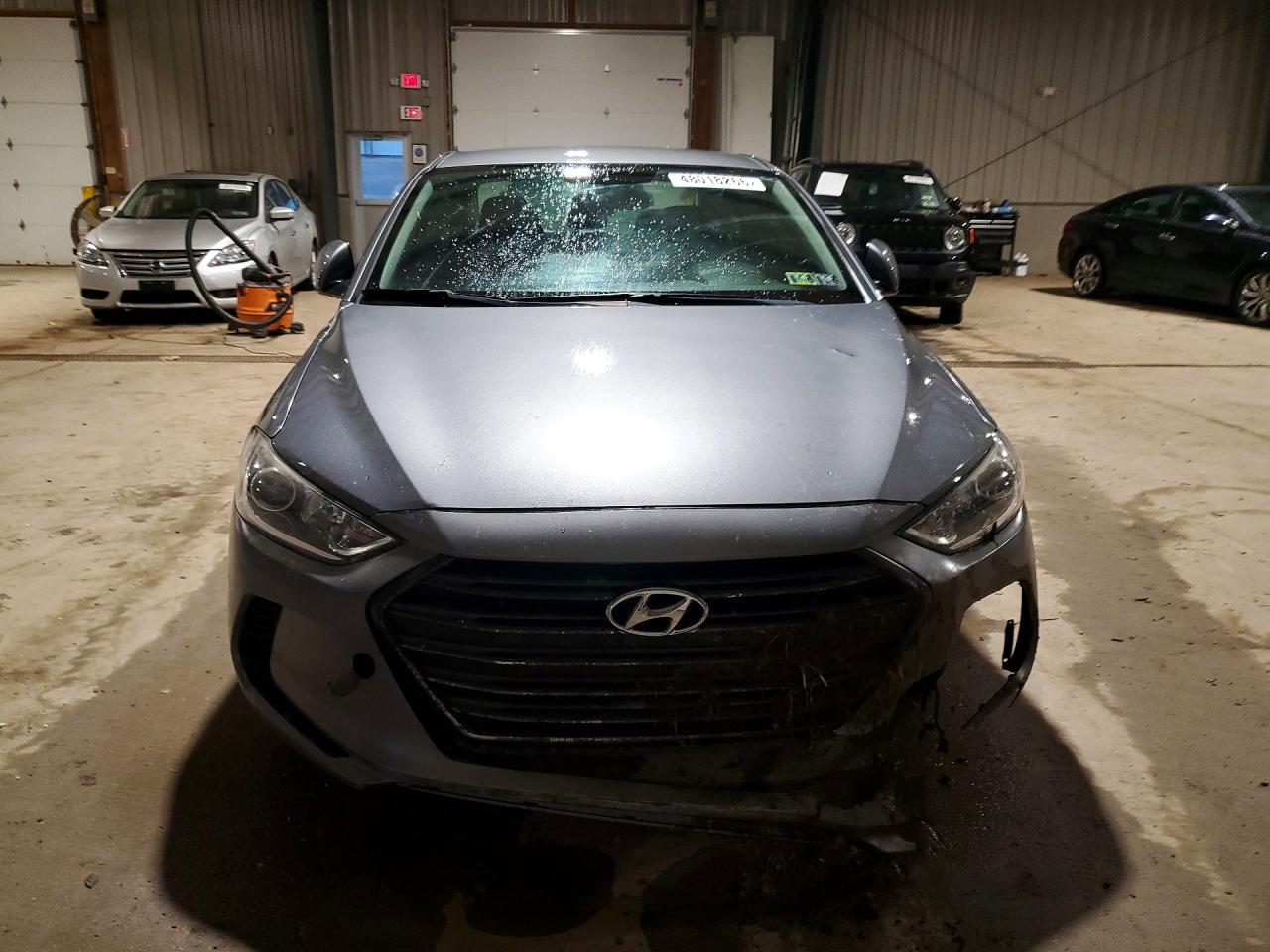 2018 Hyundai Elantra Se Silver vin: KMHD74LF2JU580944