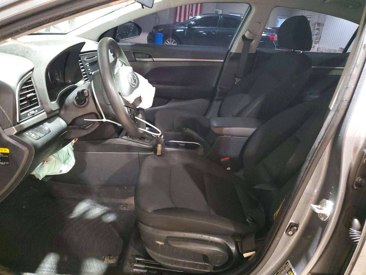 2018 Hyundai Elantra Se Silver vin: KMHD74LF2JU580944