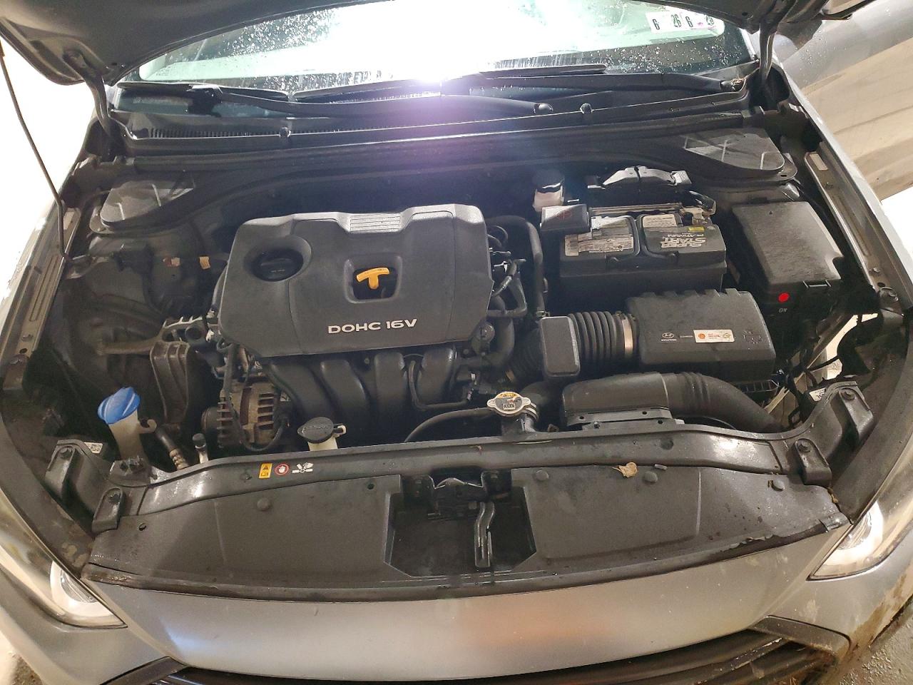 2018 Hyundai Elantra Se Silver vin: KMHD74LF2JU580944