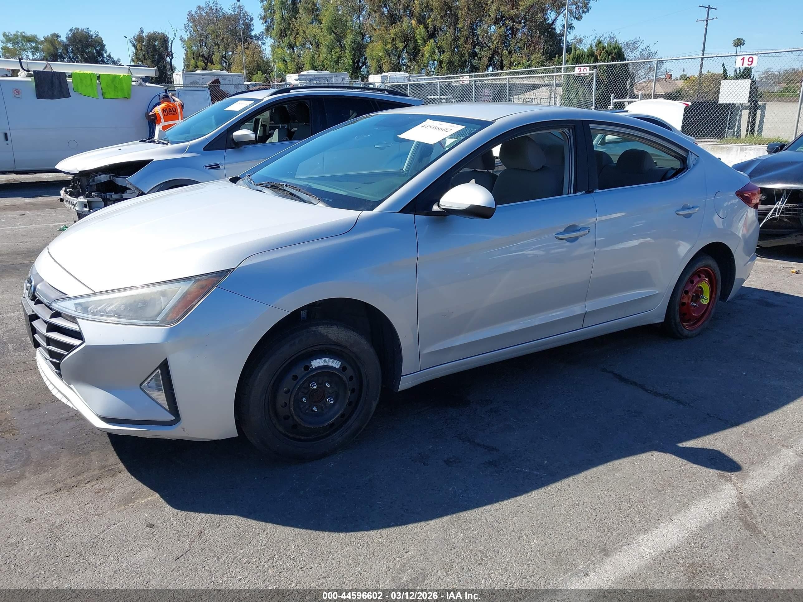 2019 Hyundai Elantra Se Серебряный vin: KMHD74LF2KU861577