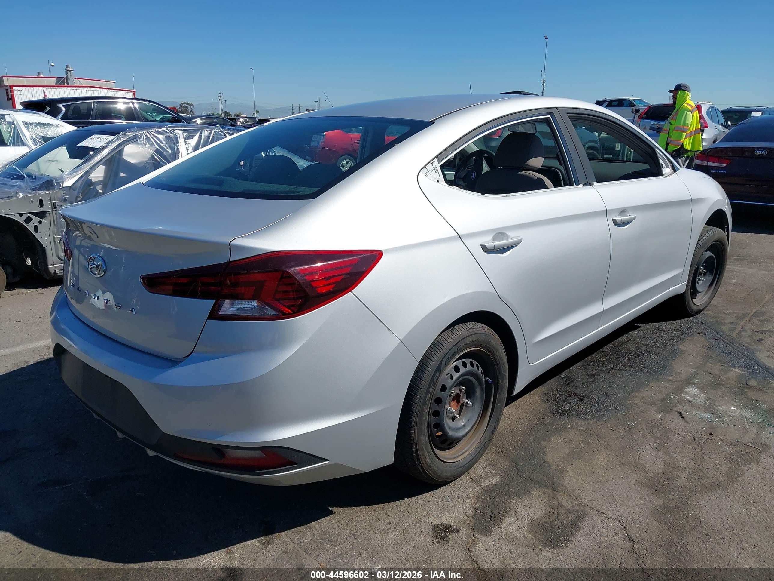 2019 Hyundai Elantra Se Серебряный vin: KMHD74LF2KU861577