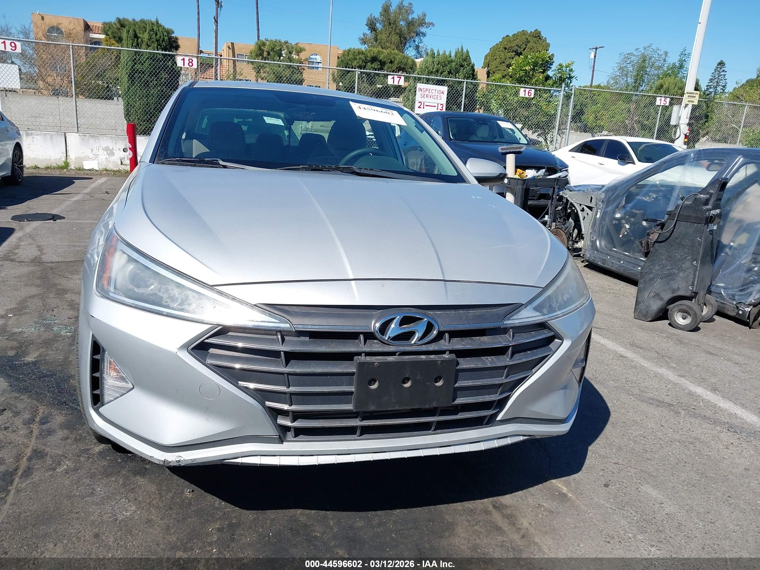 2019 Hyundai Elantra Se Серебряный vin: KMHD74LF2KU861577