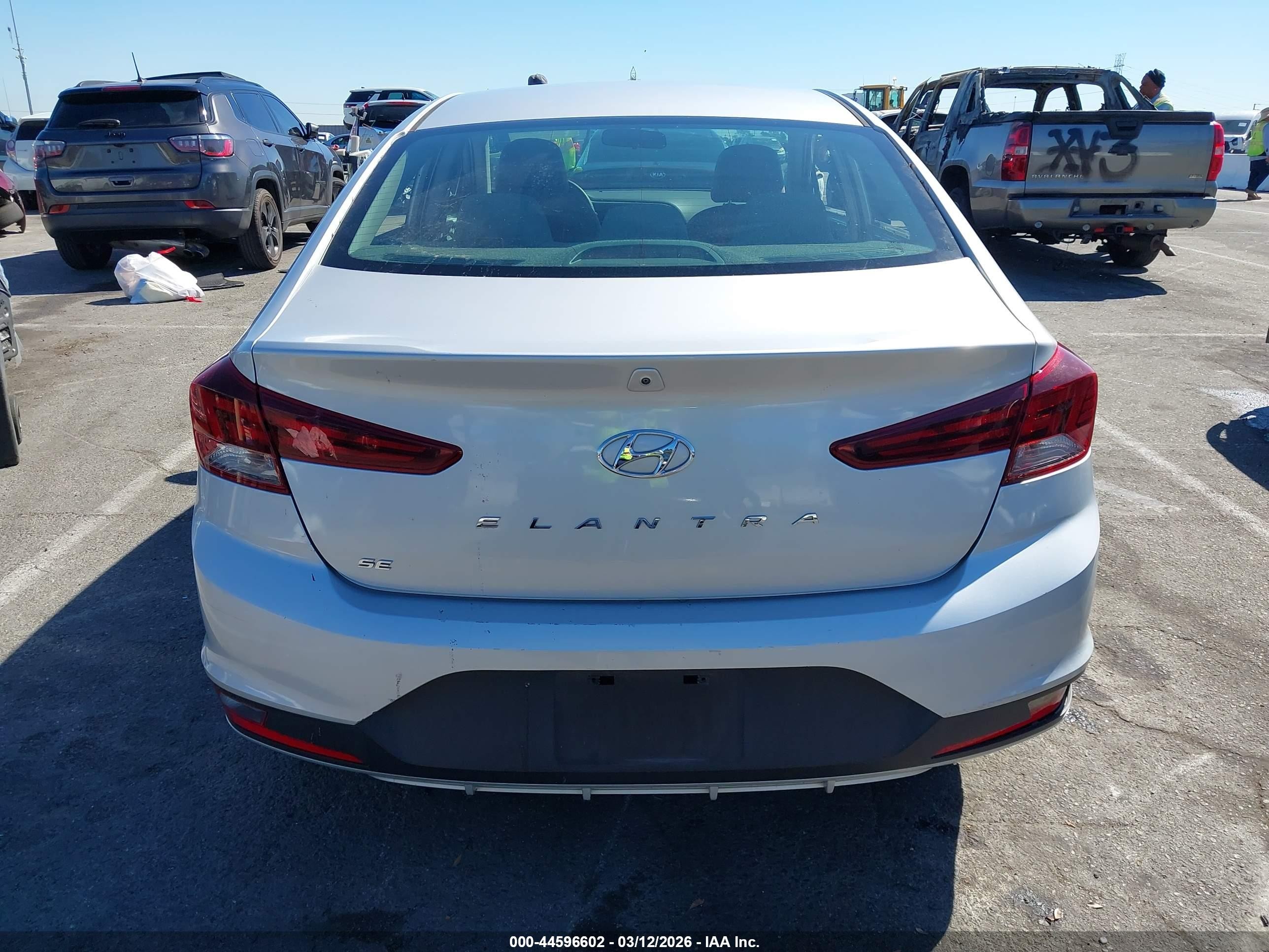 2019 Hyundai Elantra Se Серебряный vin: KMHD74LF2KU861577