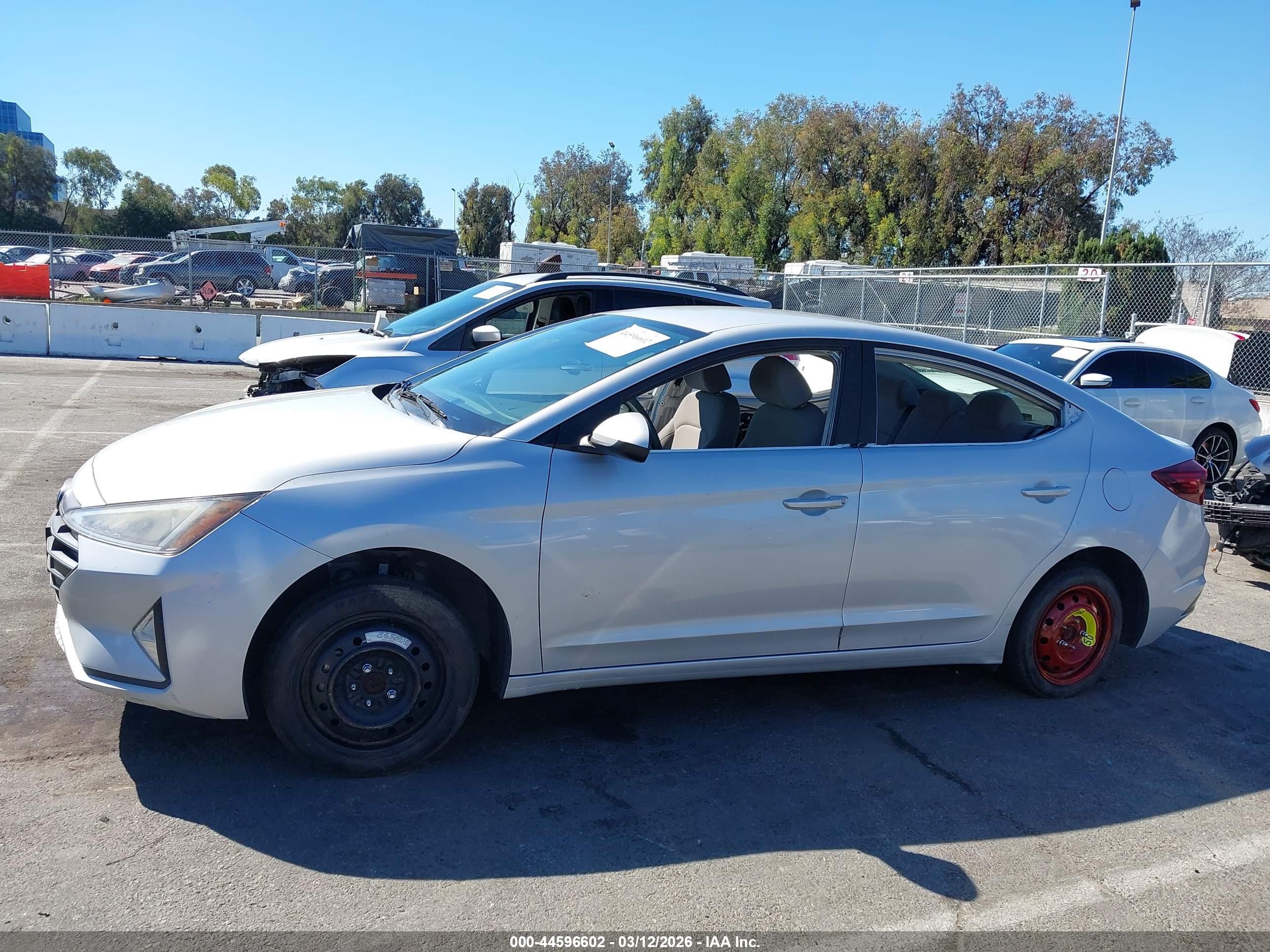 2019 Hyundai Elantra Se Серебряный vin: KMHD74LF2KU861577