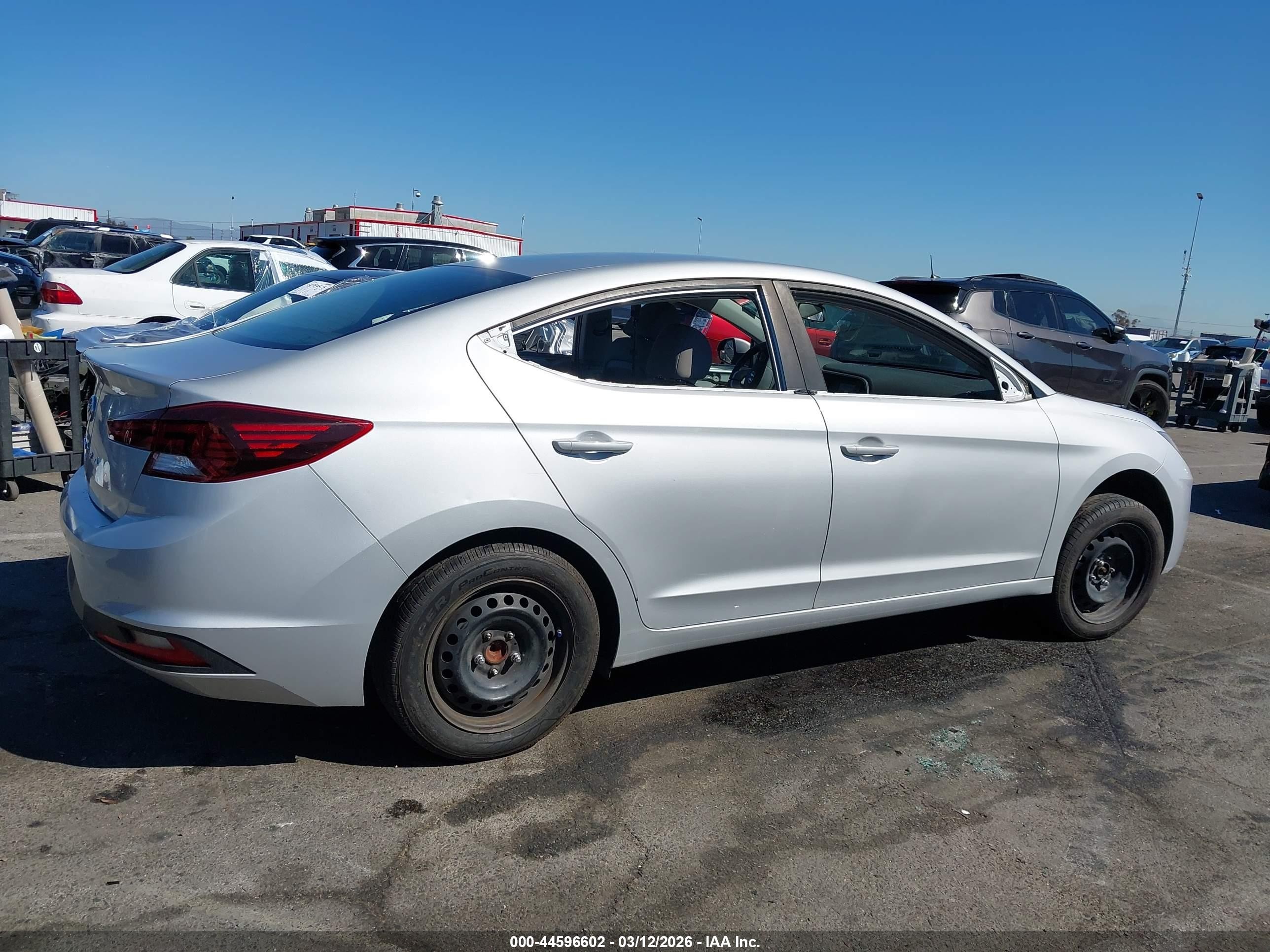 2019 Hyundai Elantra Se Серебряный vin: KMHD74LF2KU861577