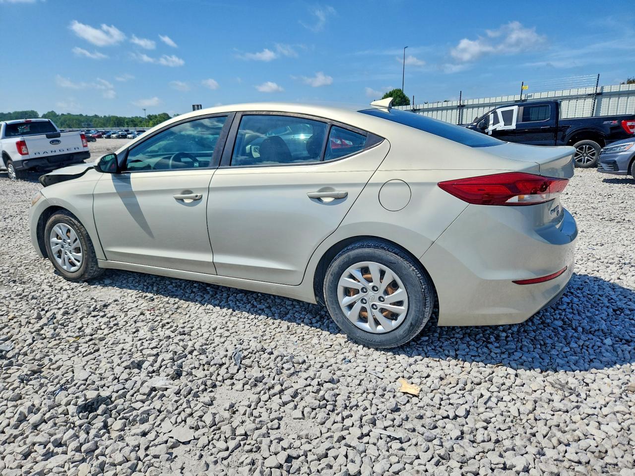 2017 Hyundai Elantra Se Gold vin: KMHD74LF3HU362568