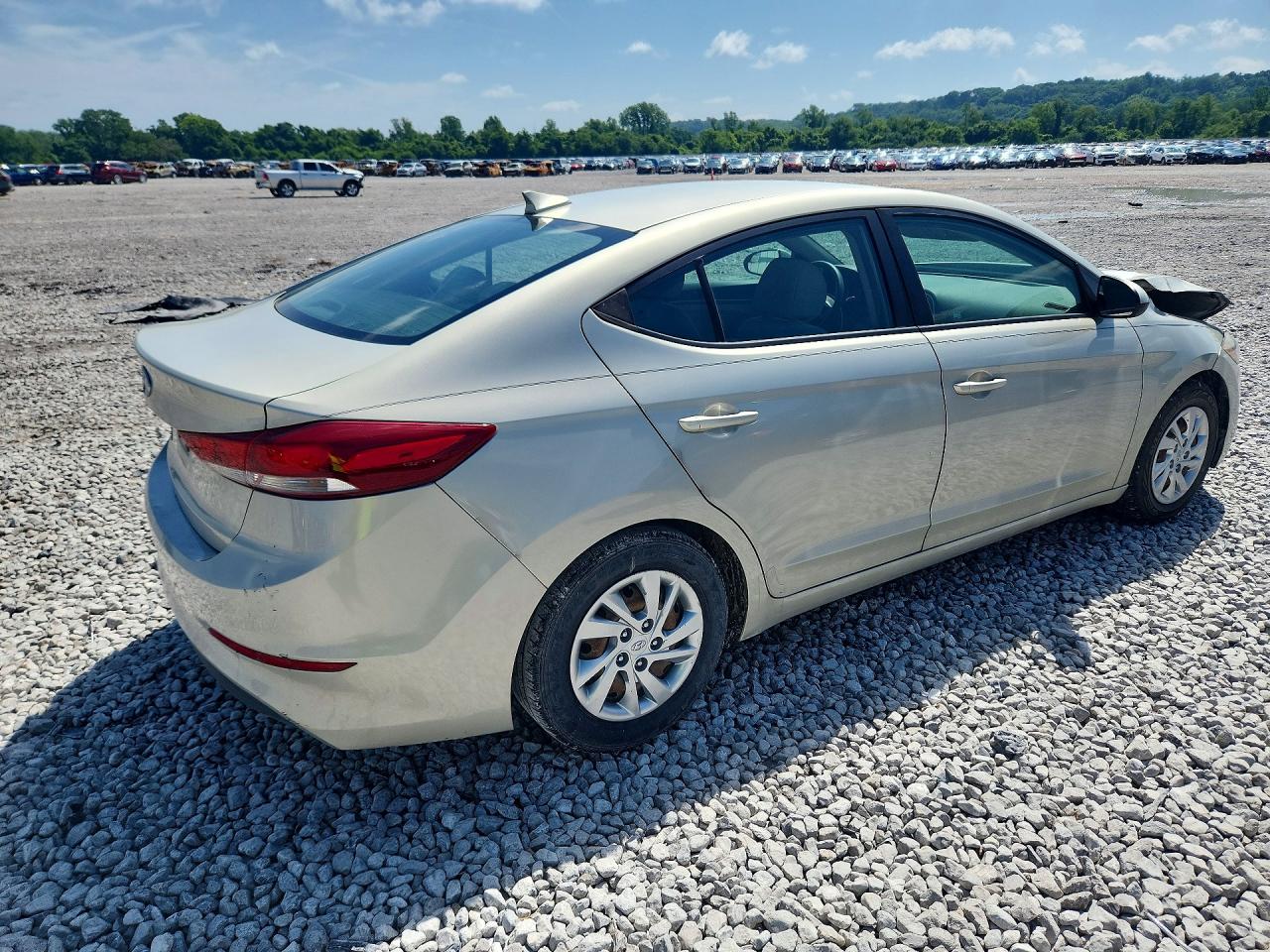 2017 Hyundai Elantra Se Gold vin: KMHD74LF3HU362568