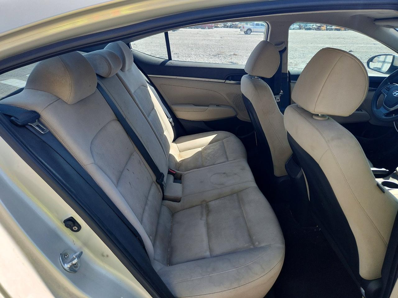 2017 Hyundai Elantra Se Gold vin: KMHD74LF3HU362568