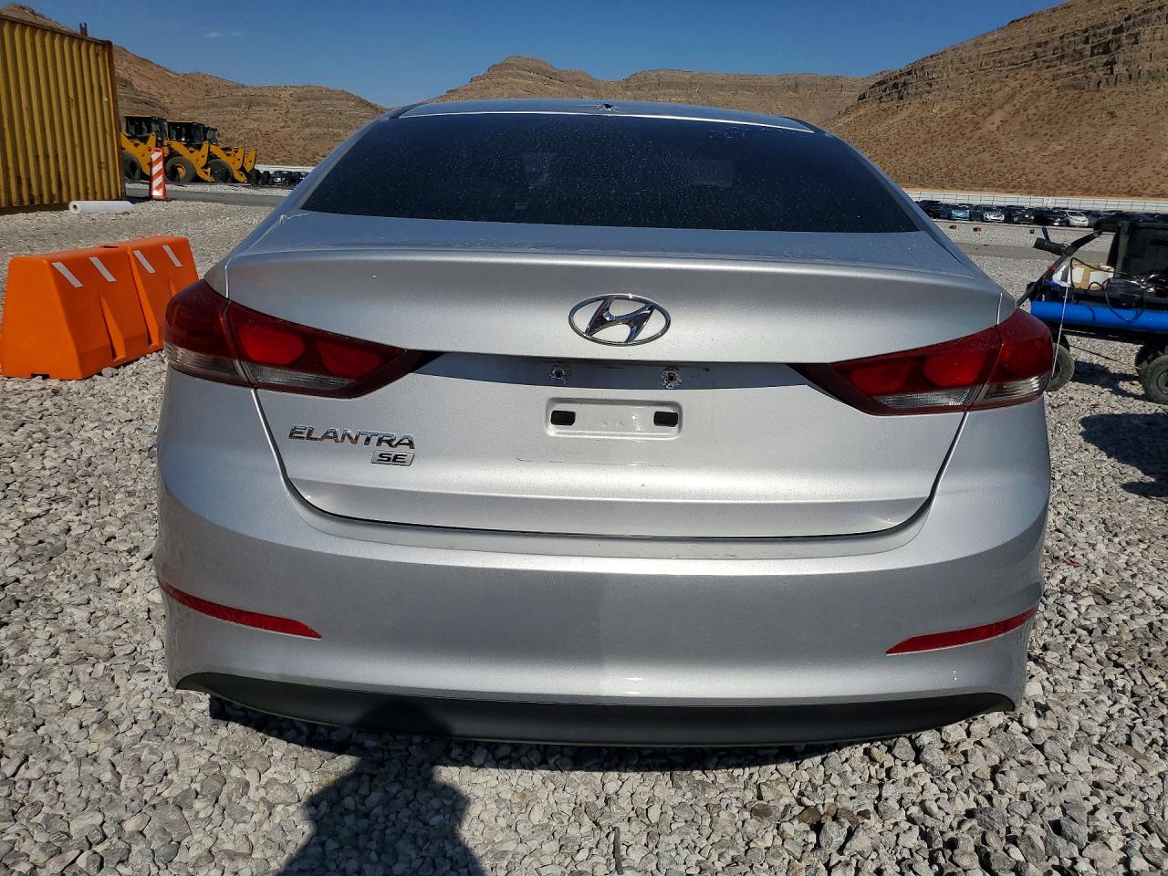 2017 Hyundai Elantra Se Silver vin: KMHD74LF3HU376549