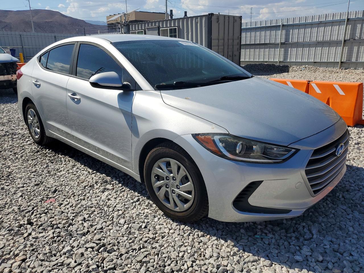 2017 Hyundai Elantra Se Silver vin: KMHD74LF3HU376549