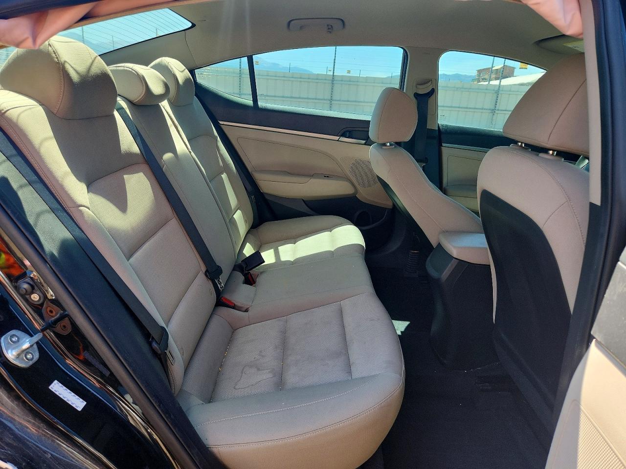 2018 Hyundai Elantra Se Black vin: KMHD74LF3JU452244