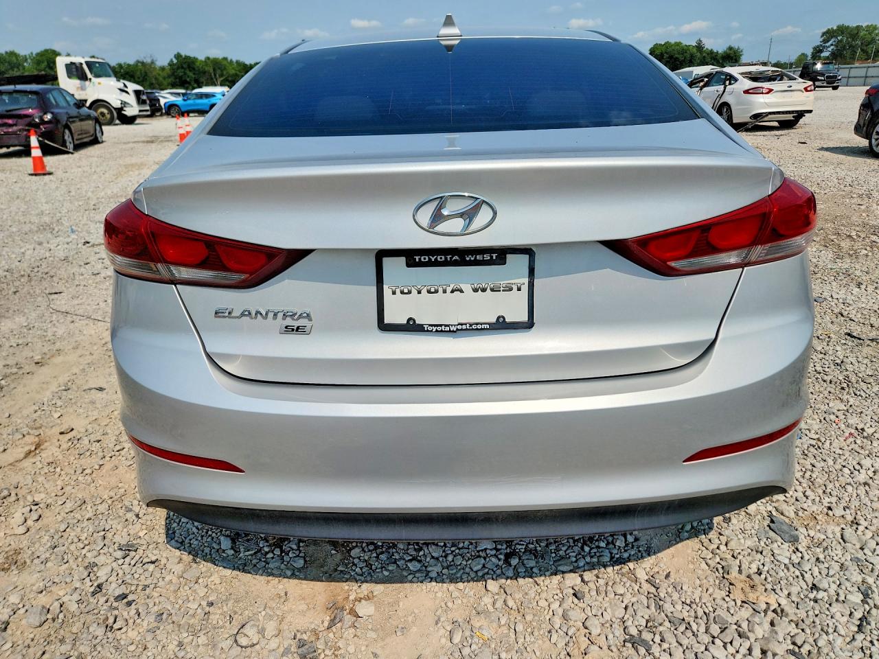 2017 Hyundai Elantra Se Silver vin: KMHD74LF4HU423605