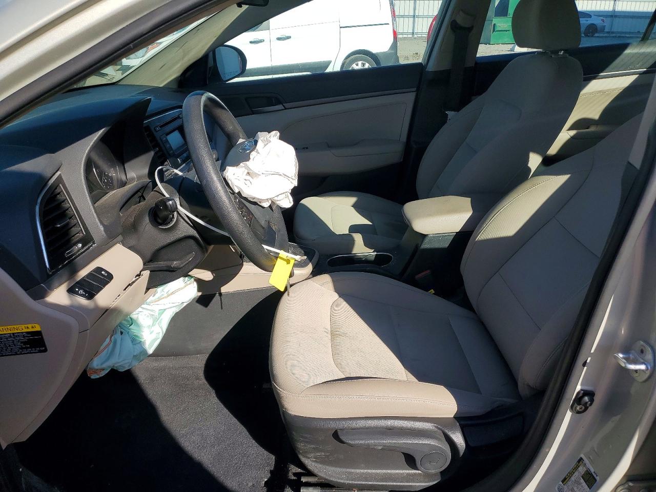 2017 Hyundai Elantra Se Silver vin: KMHD74LF5HU350101