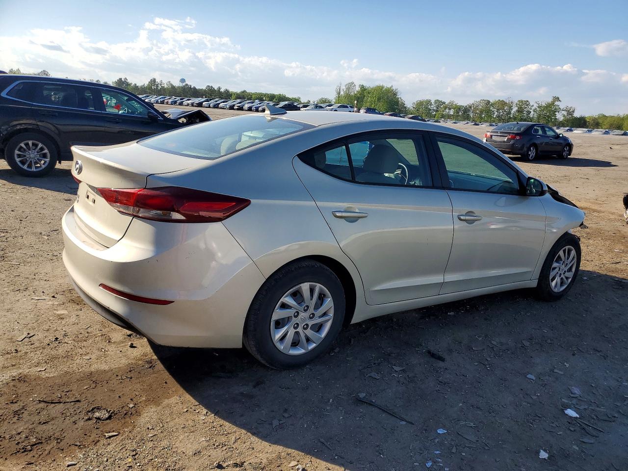 2017 Hyundai Elantra Se Silver vin: KMHD74LF5HU350101
