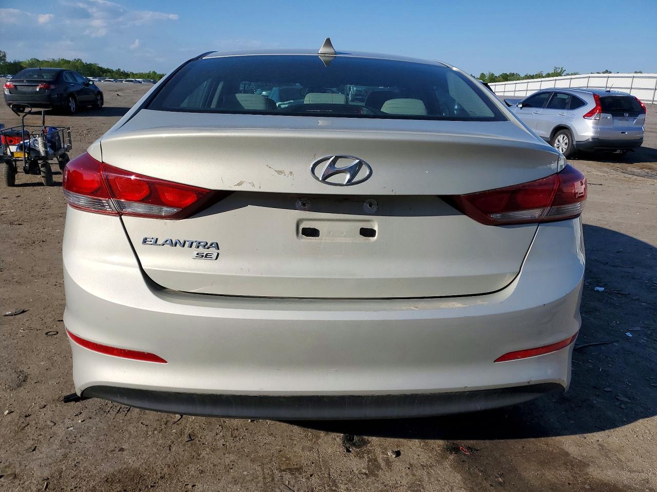 2017 Hyundai Elantra Se Silver vin: KMHD74LF5HU350101