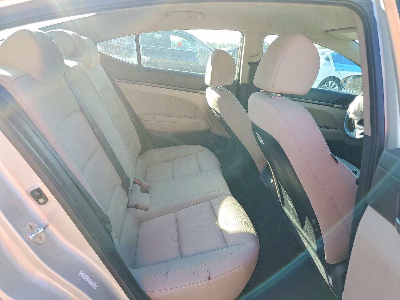 2017 Hyundai Elantra Se Silver vin: KMHD74LF5HU350101