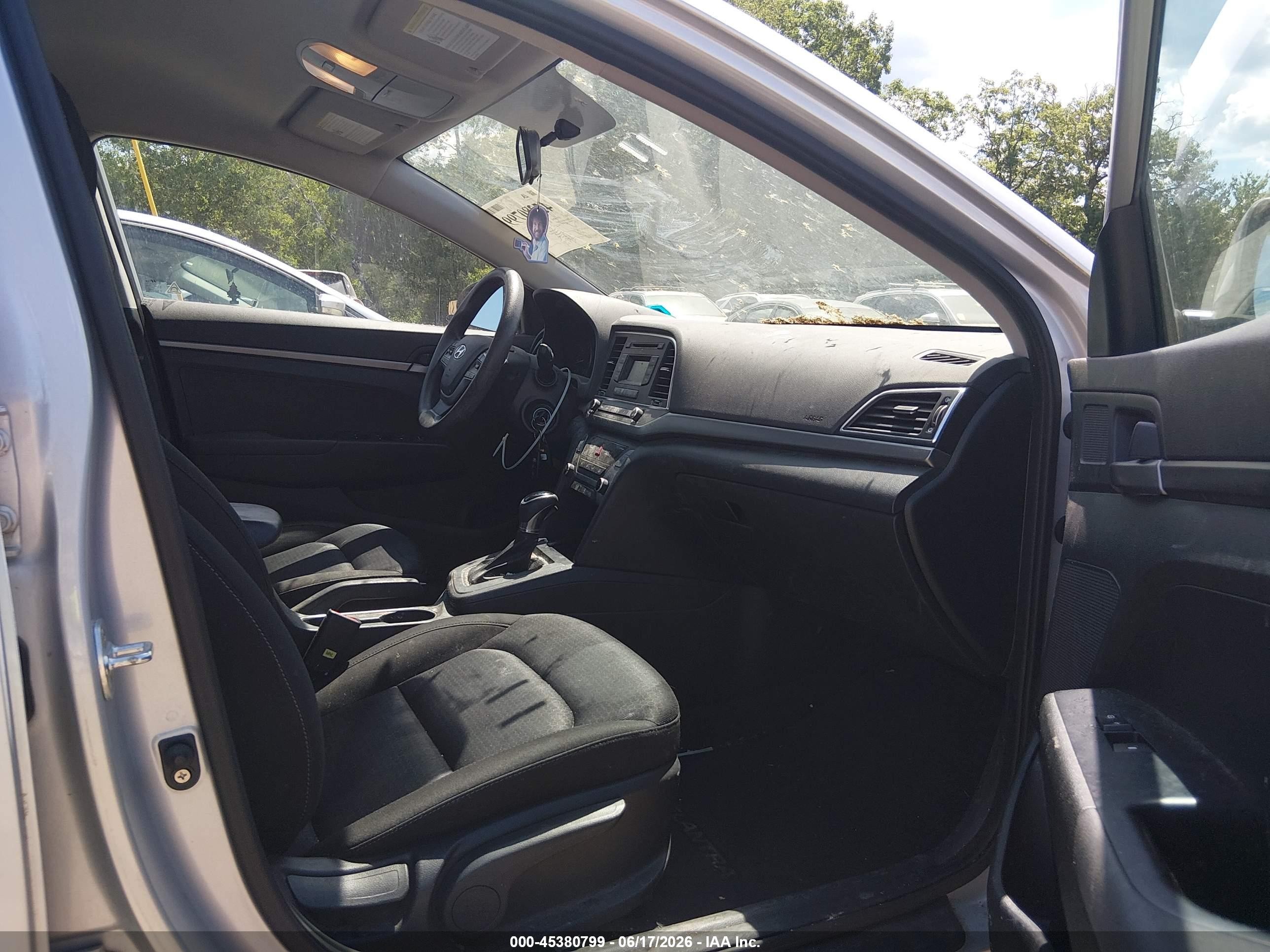 2018 Hyundai Elantra Se Silver vin: KMHD74LF6JU500027