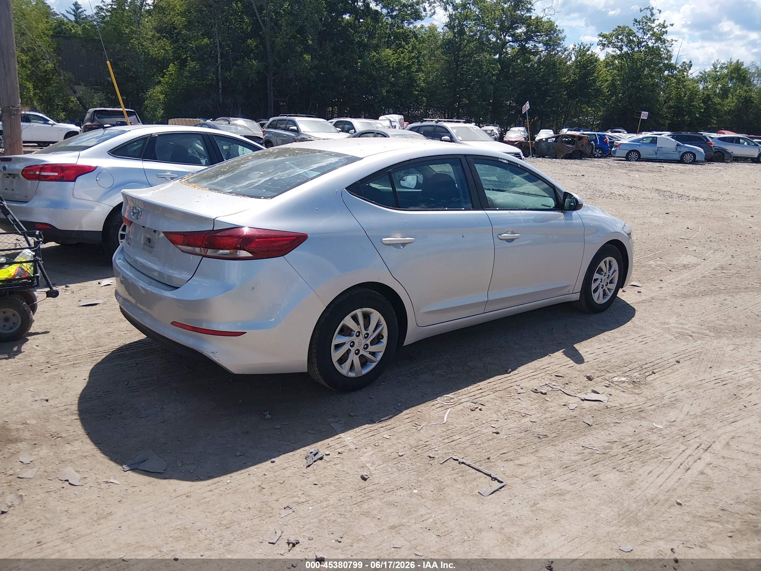 2018 Hyundai Elantra Se Silver vin: KMHD74LF6JU500027