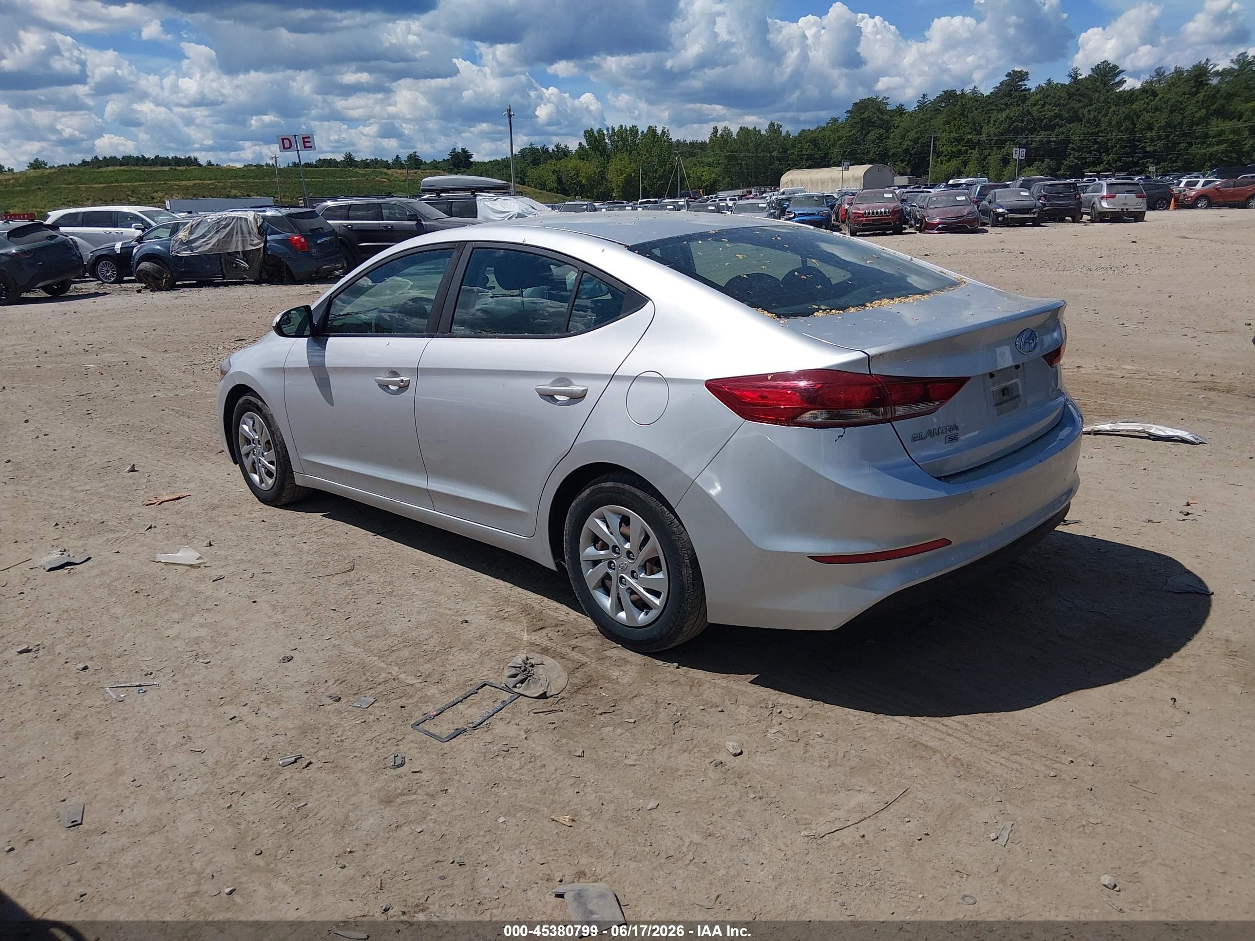 2018 Hyundai Elantra Se Silver vin: KMHD74LF6JU500027