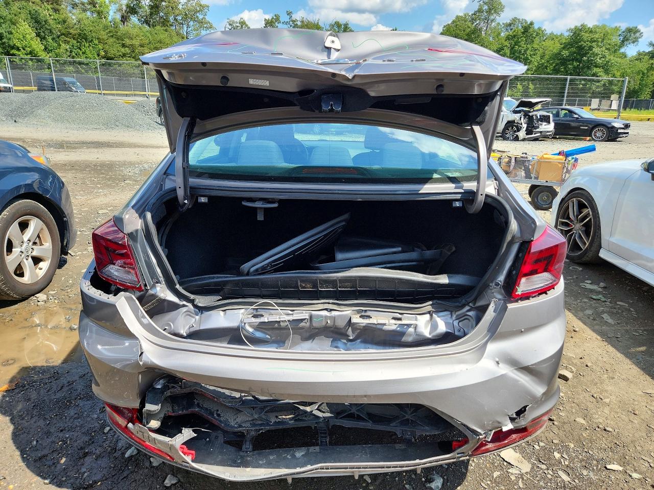 2020 Hyundai Elantra Se Gray vin: KMHD74LF7LU106149