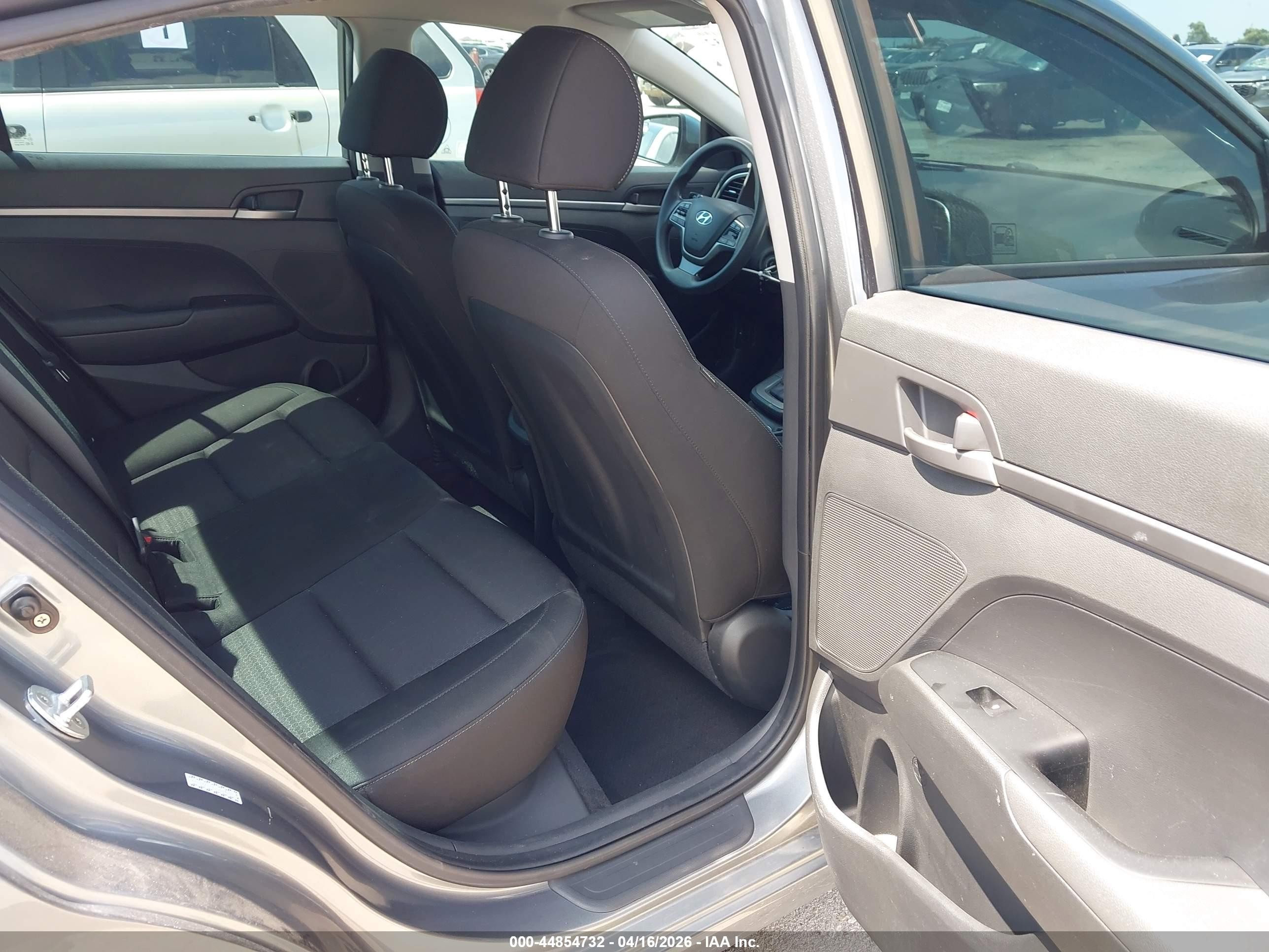 2018 Hyundai Elantra Se Gray vin: KMHD74LF8JU523731