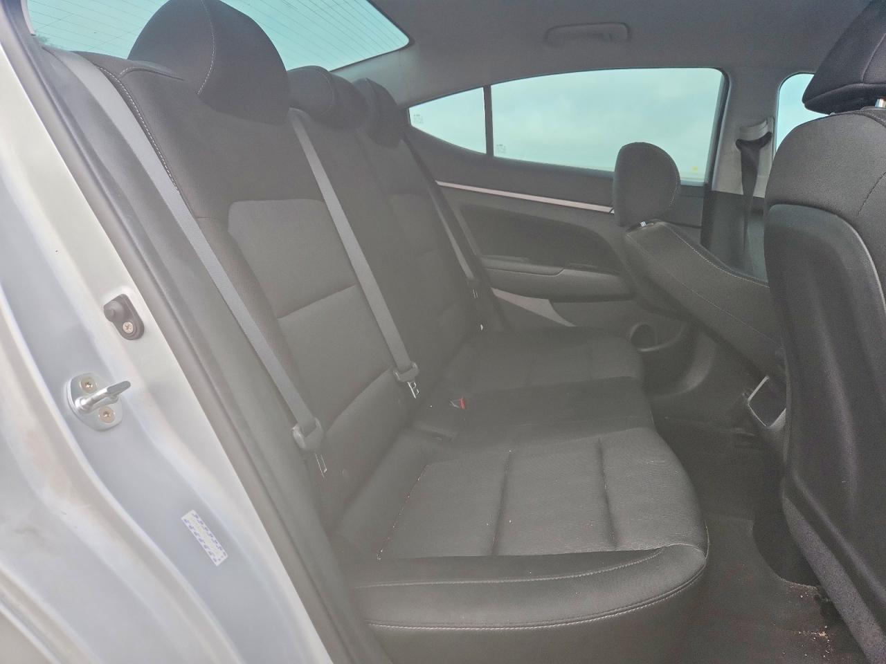 2018 Hyundai Elantra Sel Silver vin: KMHD84LF0JU514700