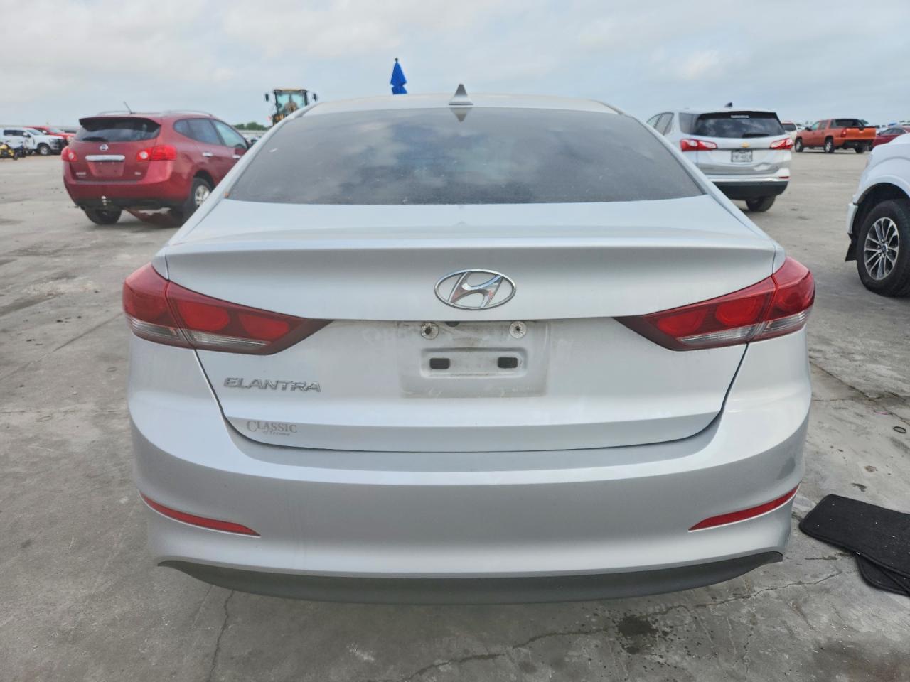 2018 Hyundai Elantra Sel Silver vin: KMHD84LF0JU514700