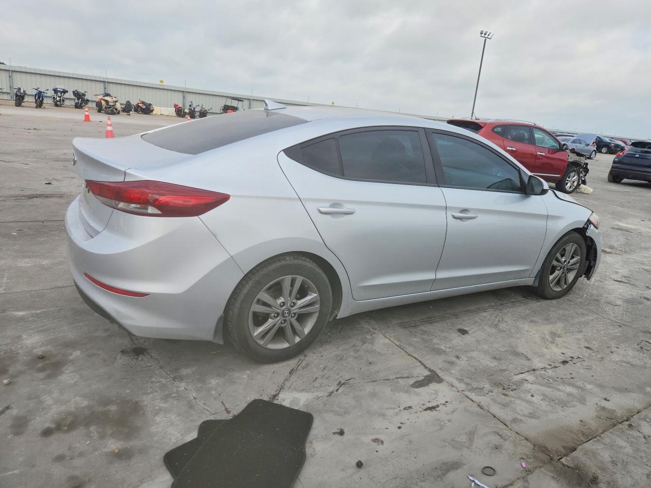 2018 Hyundai Elantra Sel Silver vin: KMHD84LF0JU514700