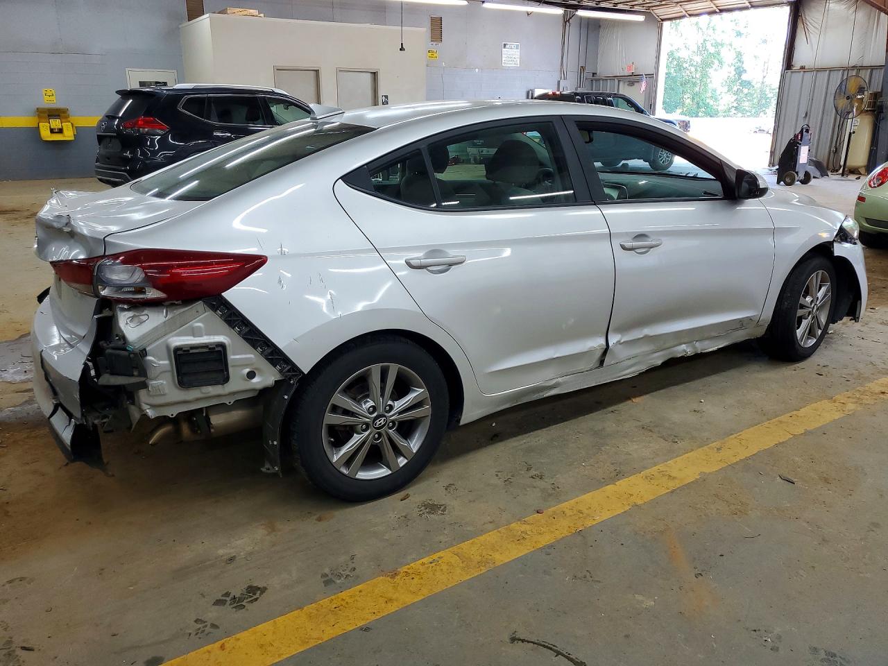 2018 Hyundai Elantra Sel Silver vin: KMHD84LF2JU533975