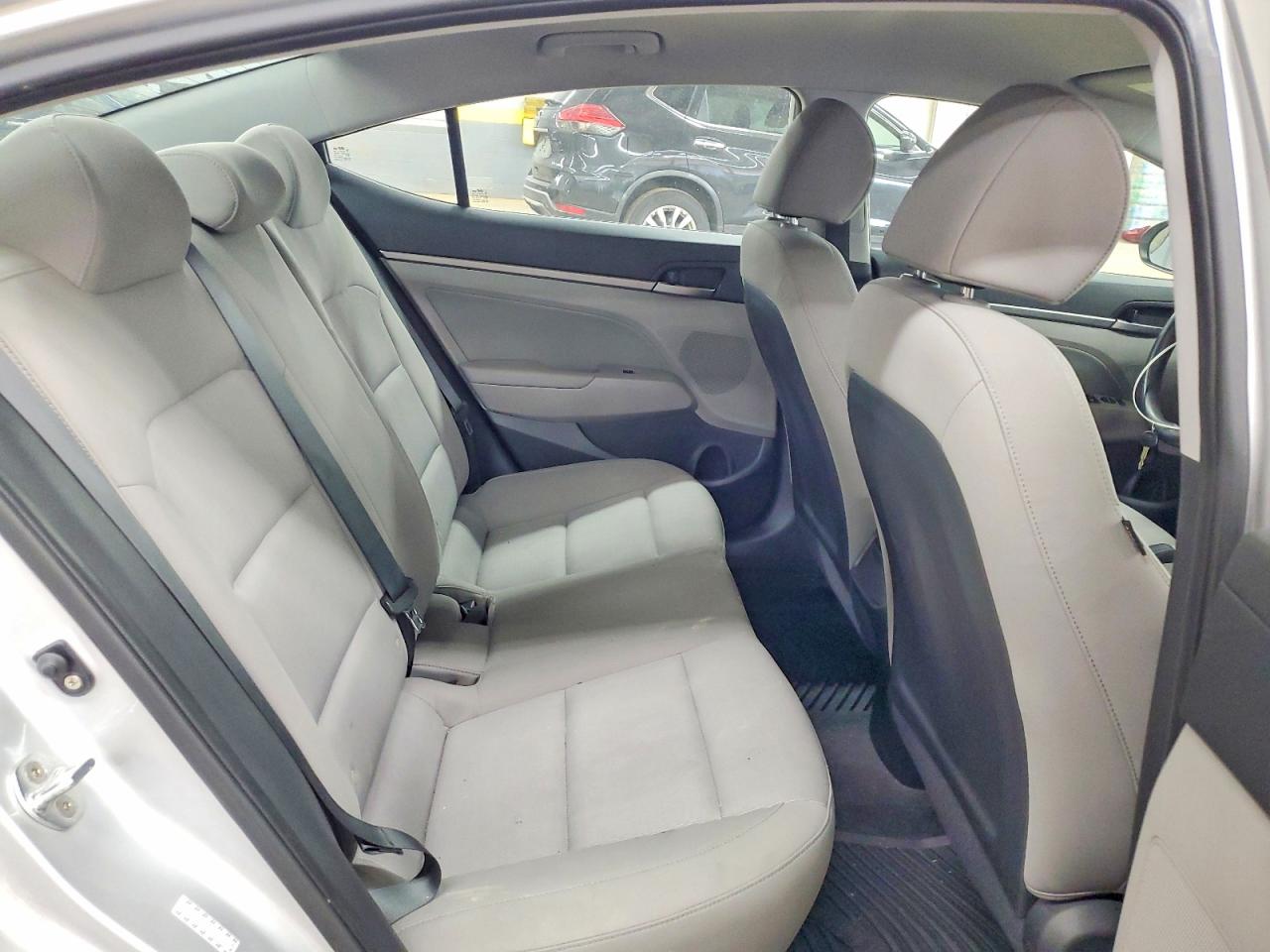 2018 Hyundai Elantra Sel Silver vin: KMHD84LF2JU533975