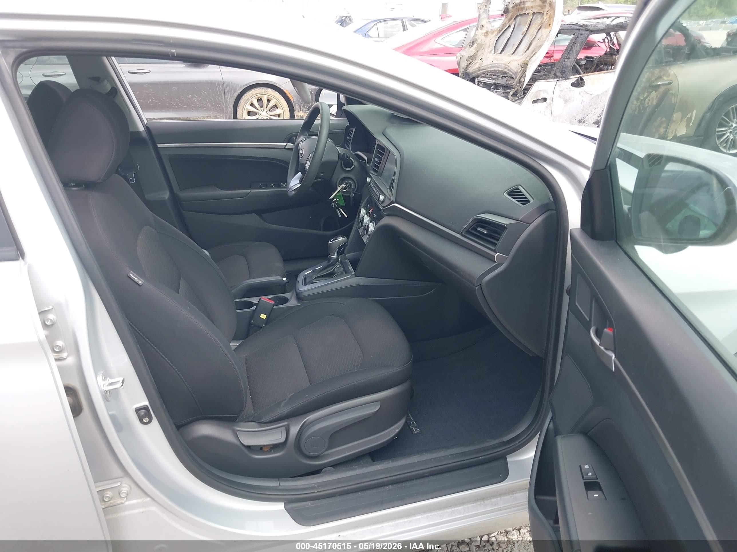 2019 Hyundai Elantra Sel Silver vin: KMHD84LF2KU775389