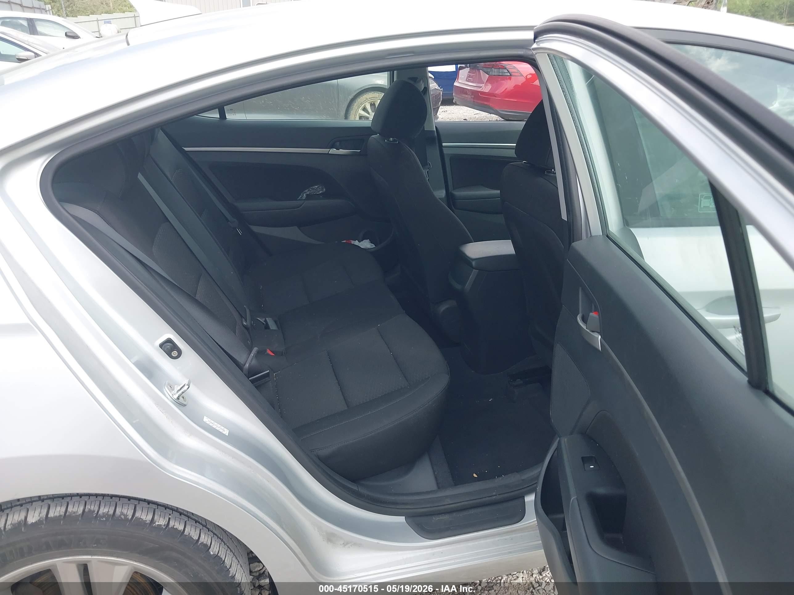 2019 Hyundai Elantra Sel Silver vin: KMHD84LF2KU775389