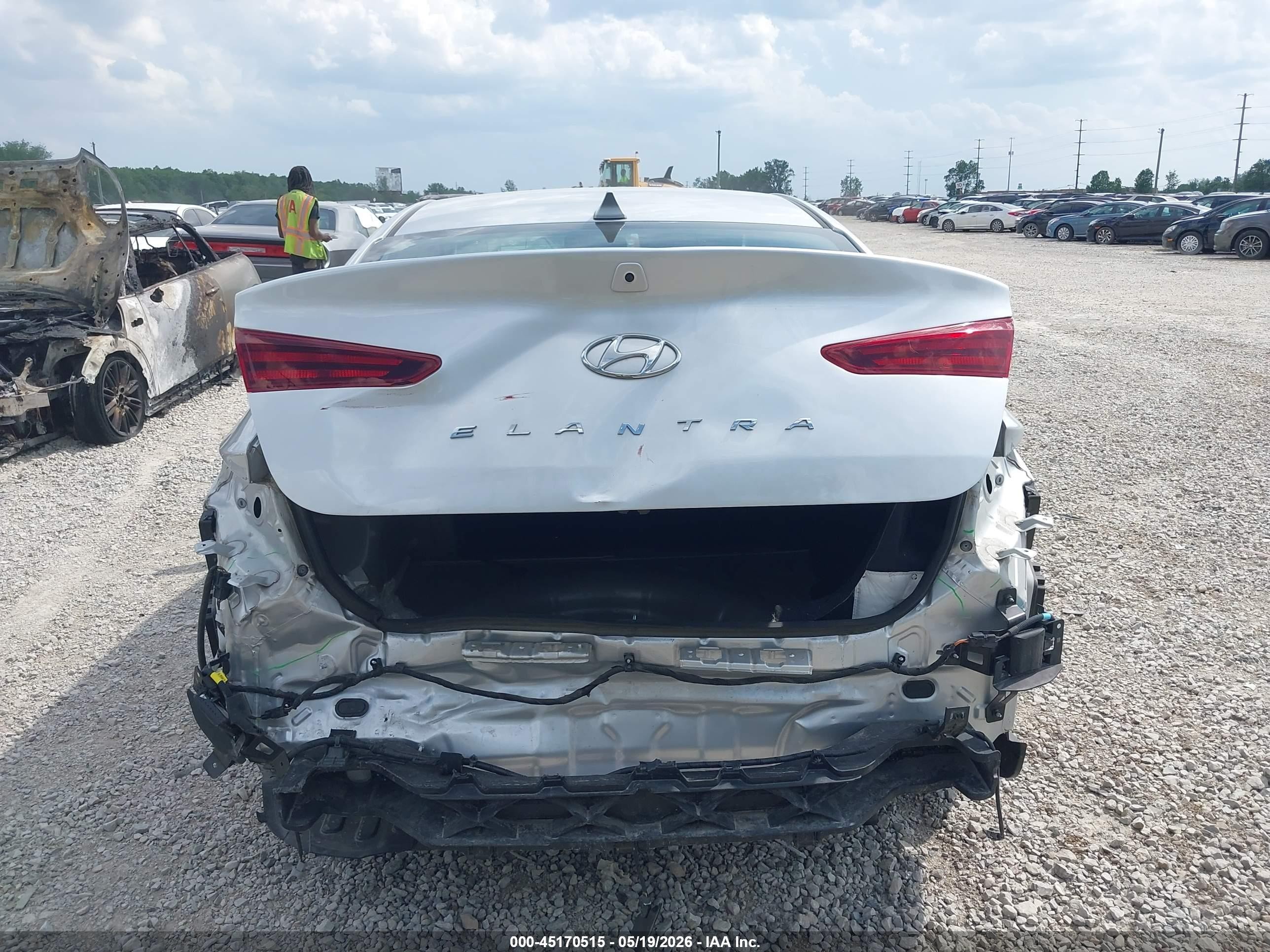 2019 Hyundai Elantra Sel Silver vin: KMHD84LF2KU775389
