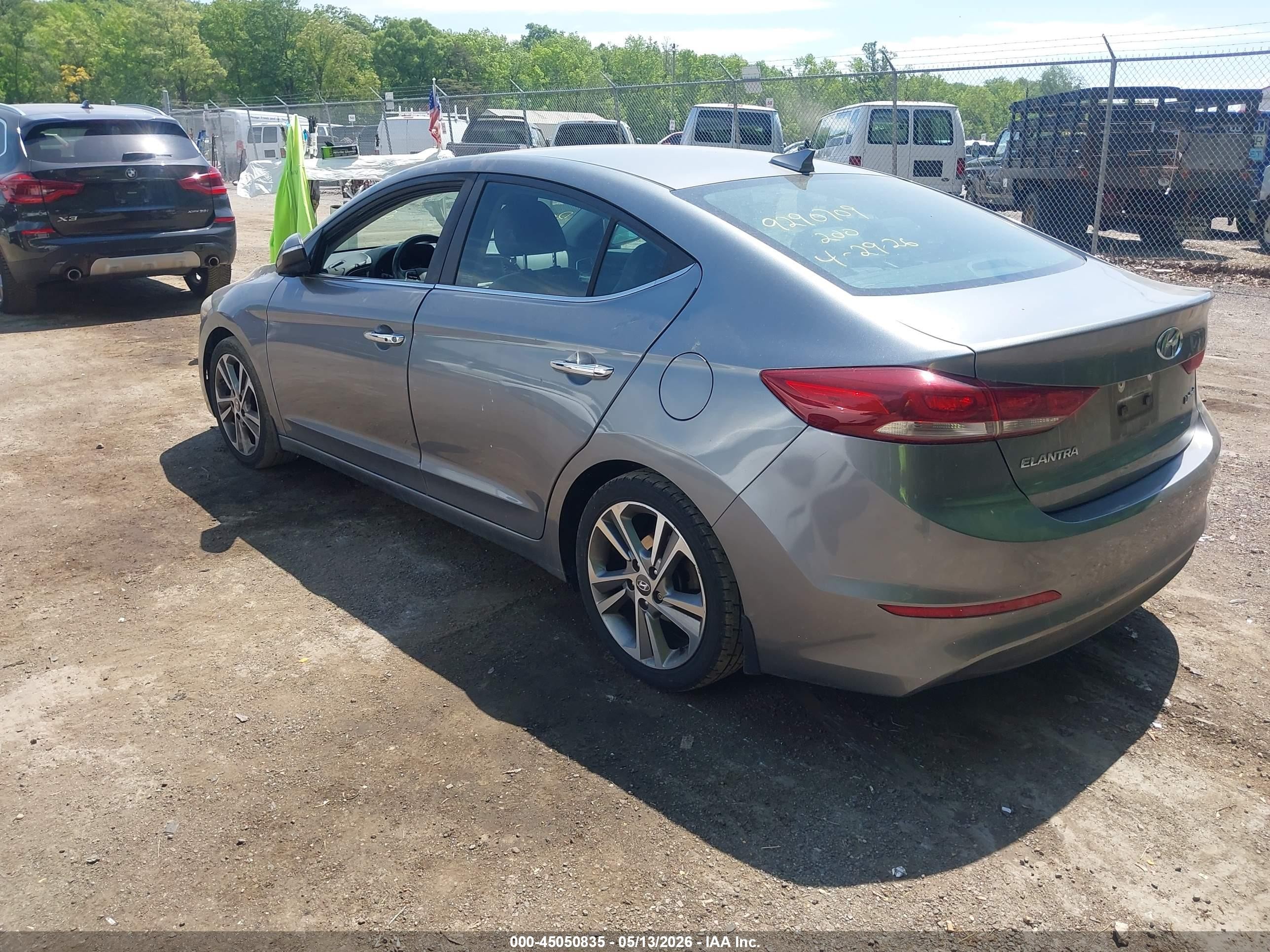 2017 Hyundai Elantra Limited Silver vin: KMHD84LF3HU212490