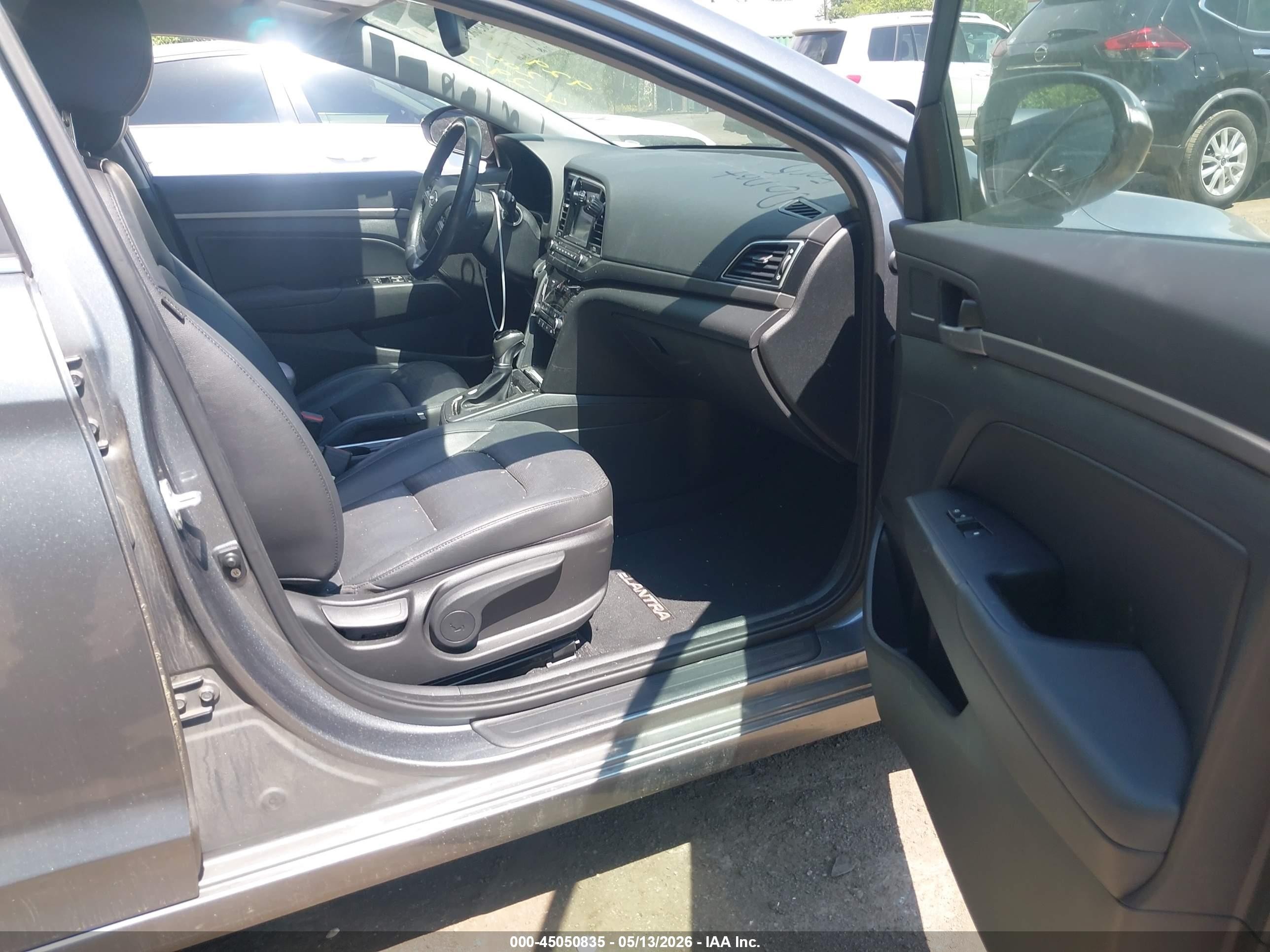 2017 Hyundai Elantra Limited Silver vin: KMHD84LF3HU212490