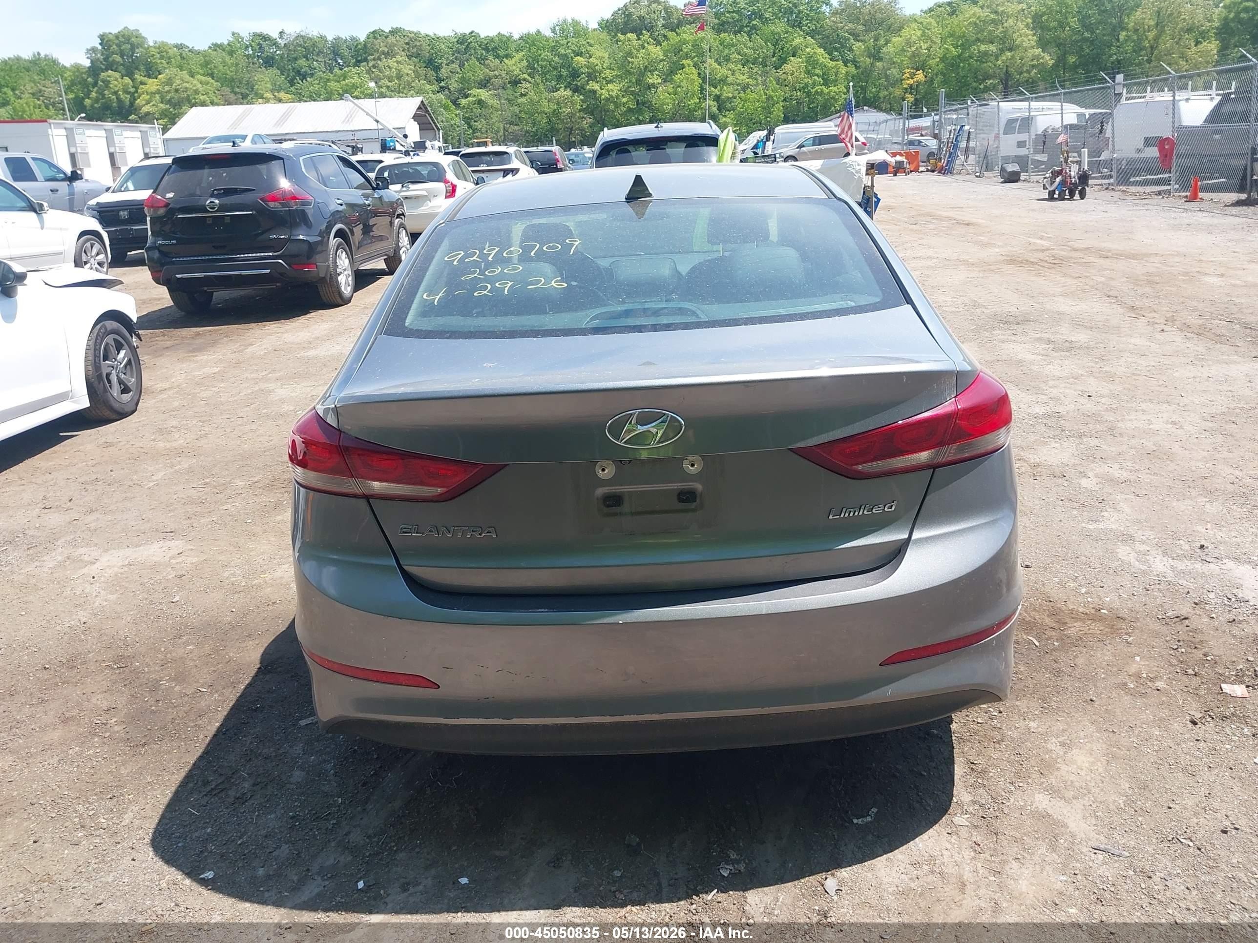 2017 Hyundai Elantra Limited Silver vin: KMHD84LF3HU212490