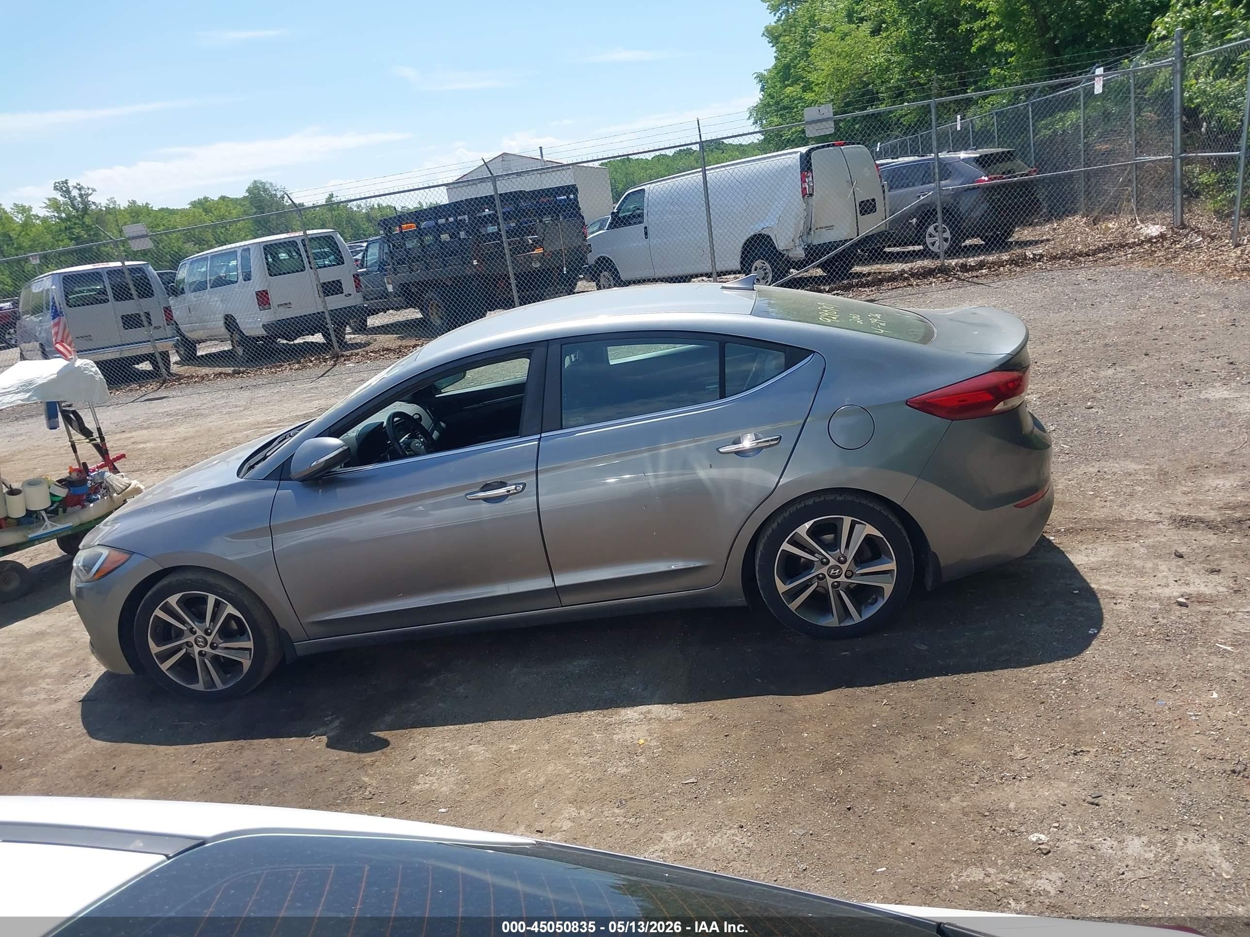 2017 Hyundai Elantra Limited Silver vin: KMHD84LF3HU212490