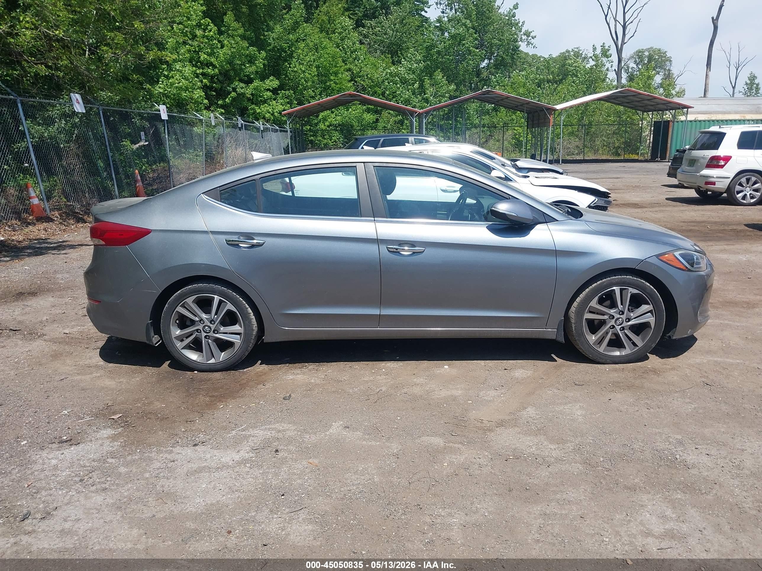 2017 Hyundai Elantra Limited Silver vin: KMHD84LF3HU212490